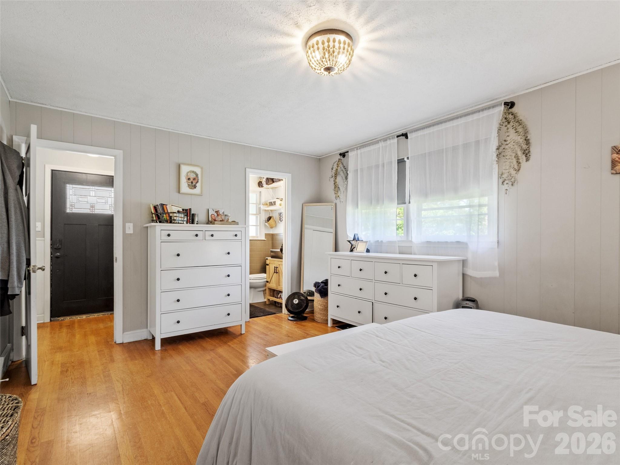 38 Crowell Road — Asheville