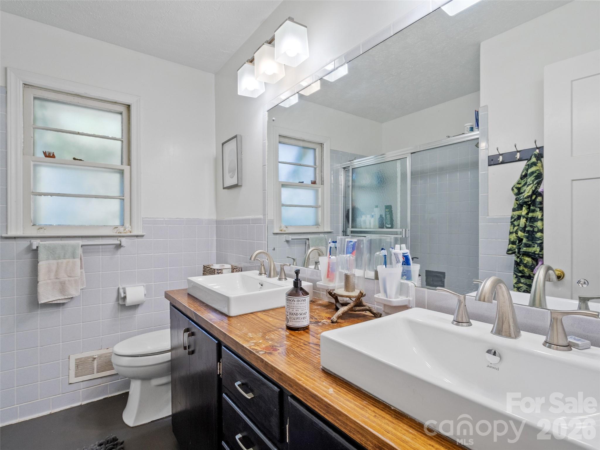 38 Crowell Road — Asheville