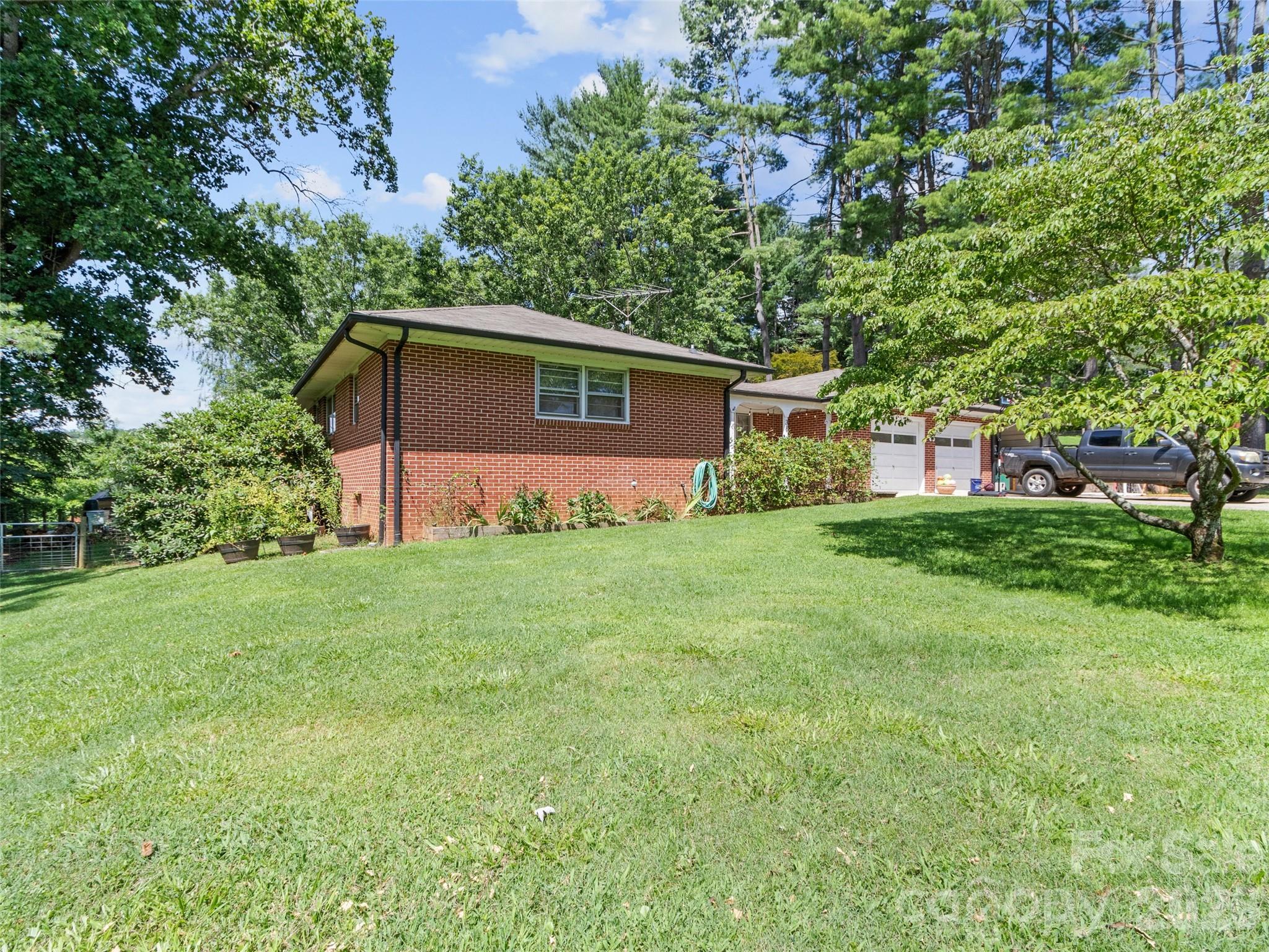 38 Crowell Road — Asheville