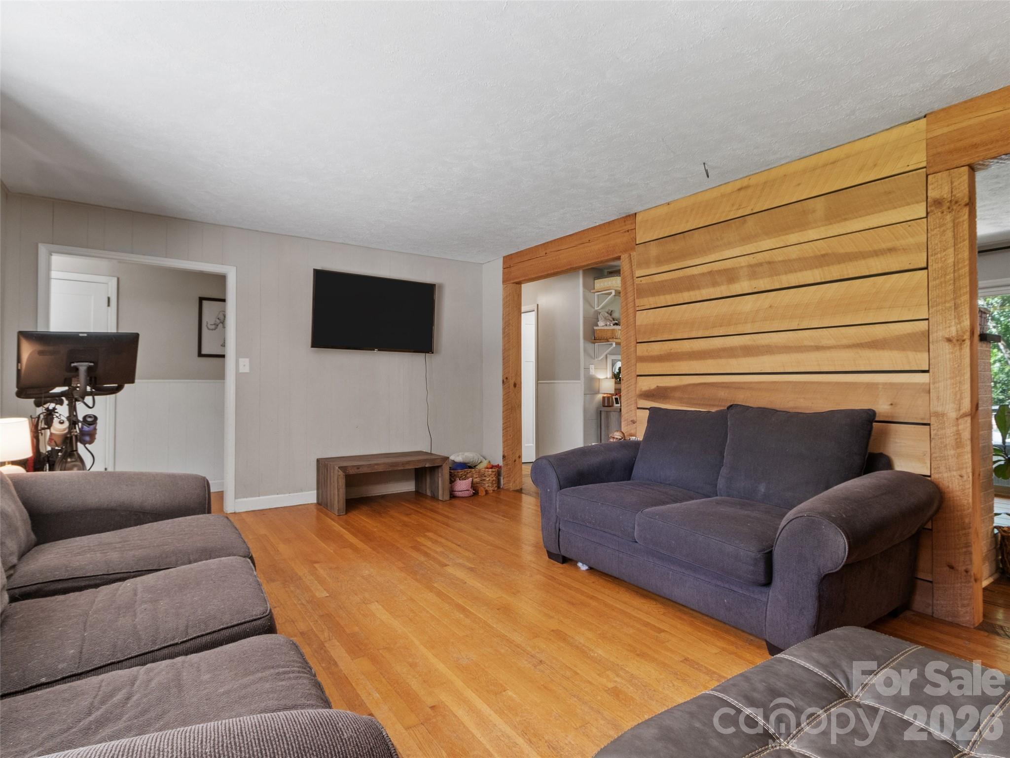 38 Crowell Road — Asheville