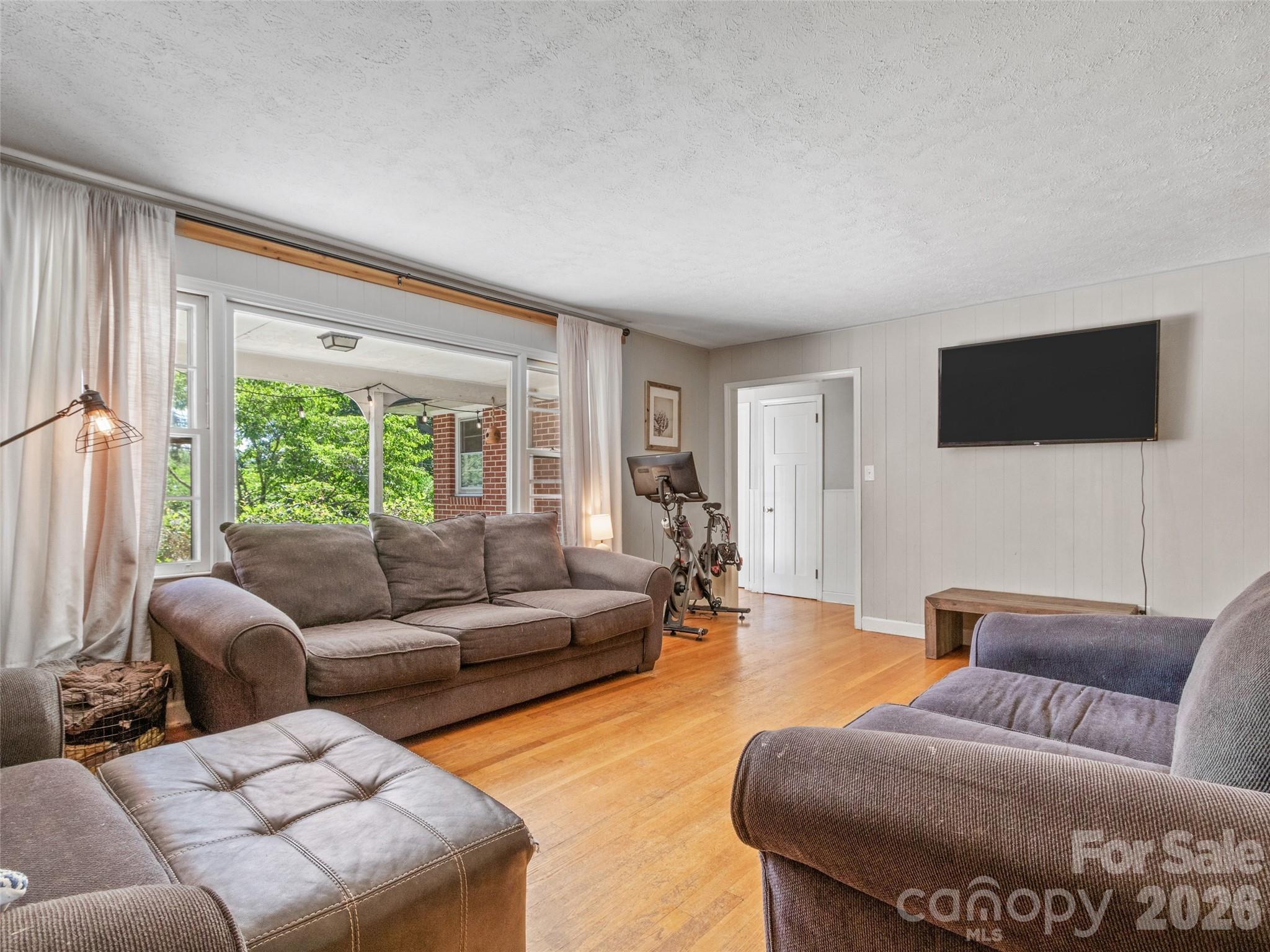 38 Crowell Road — Asheville