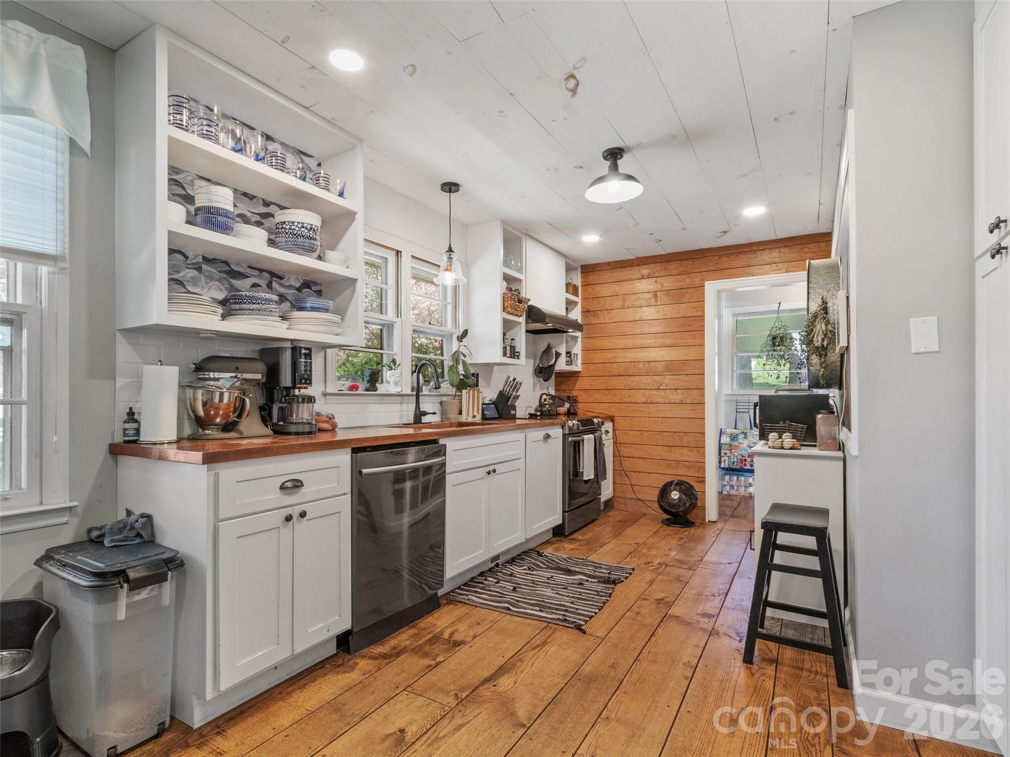 38 Crowell Road — Asheville