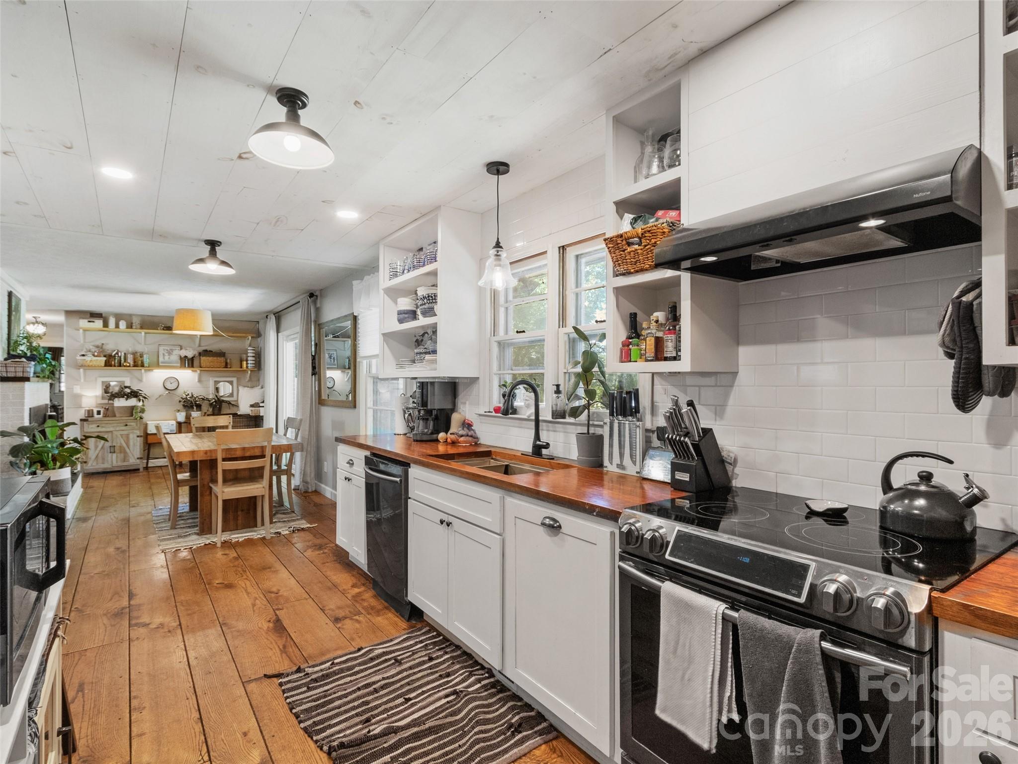 38 Crowell Road — Asheville
