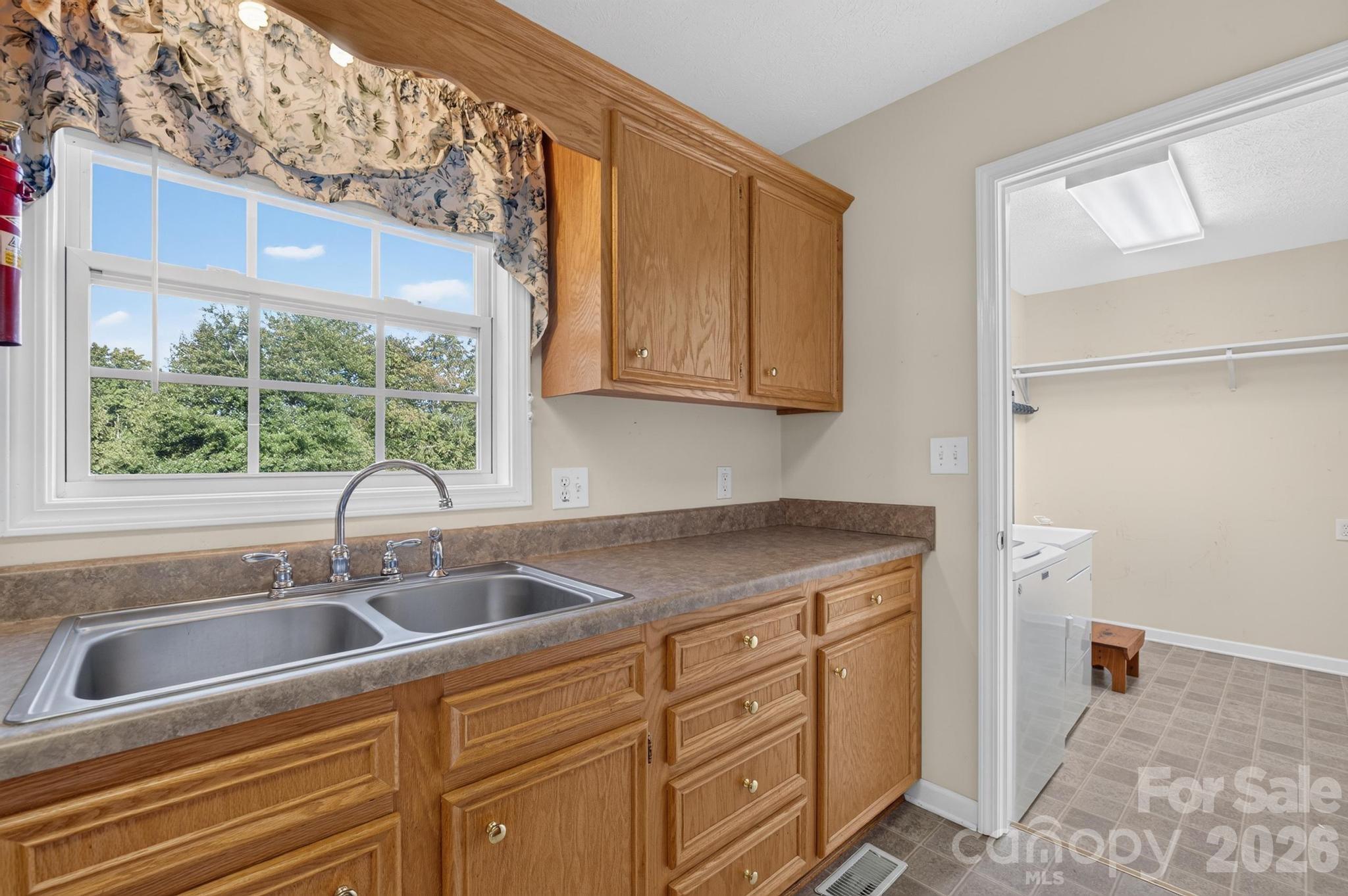 2305 Good Shepard Court — Lenoir