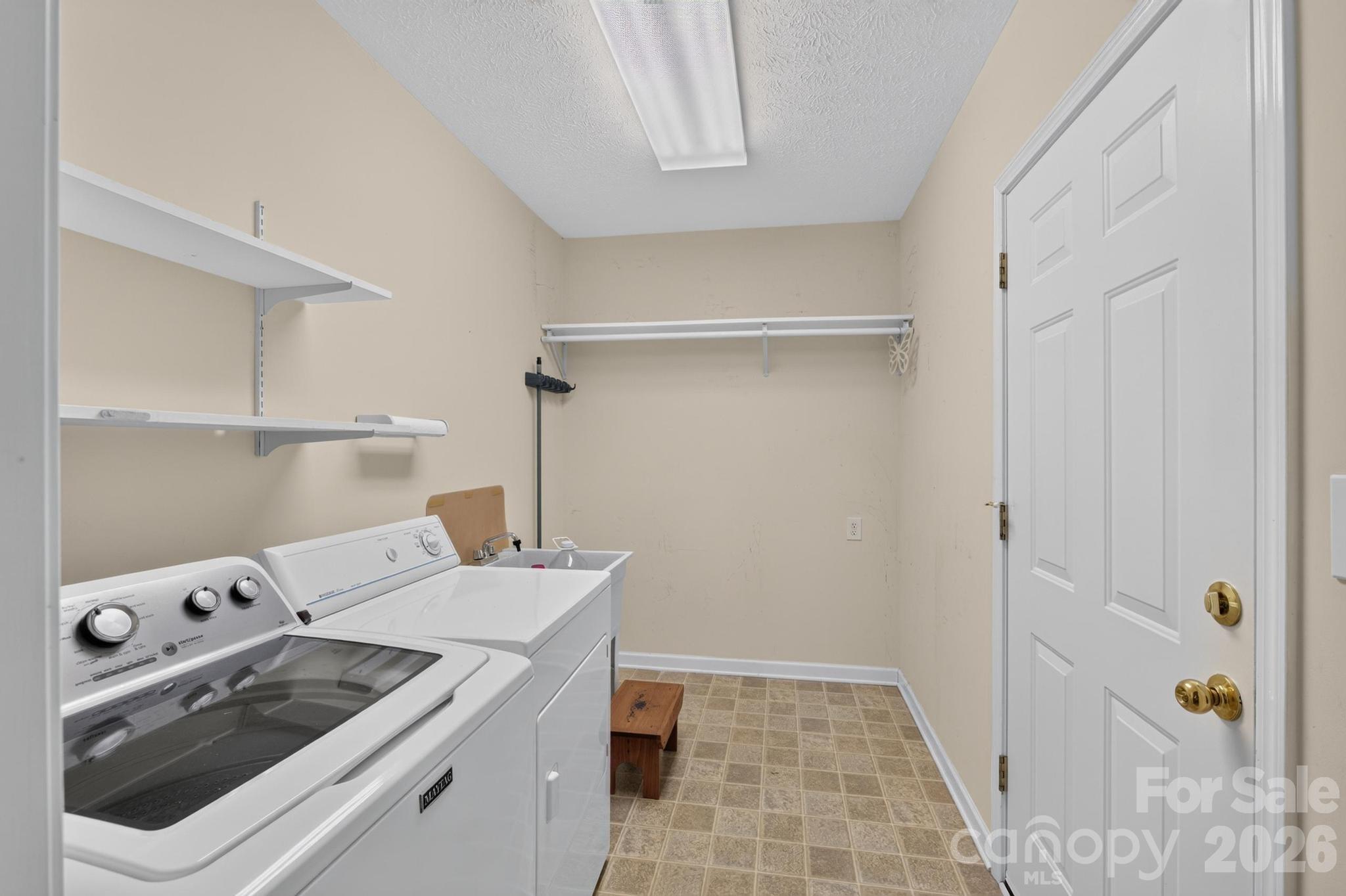 2305 Good Shepard Court — Lenoir