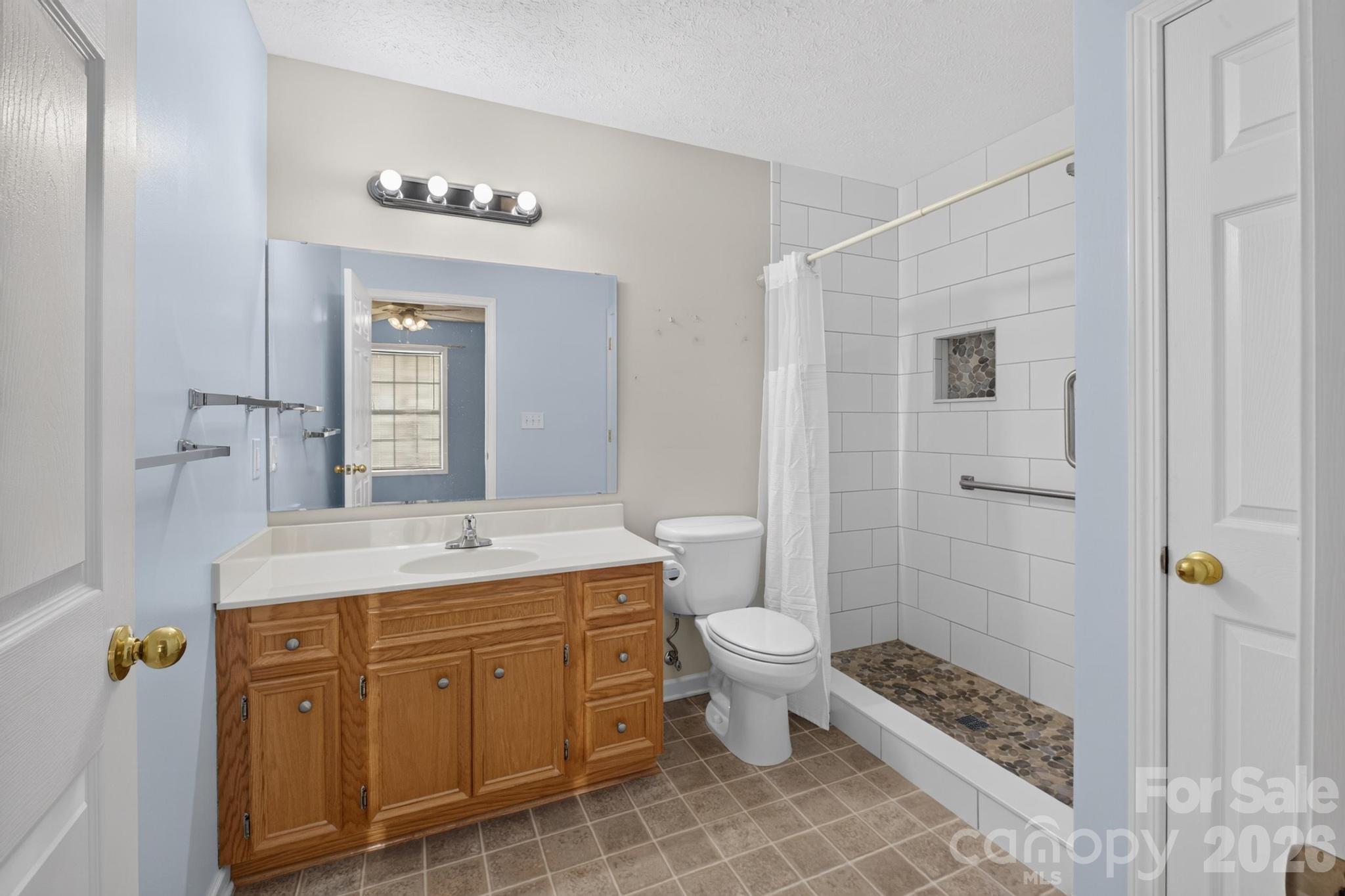 2305 Good Shepard Court — Lenoir
