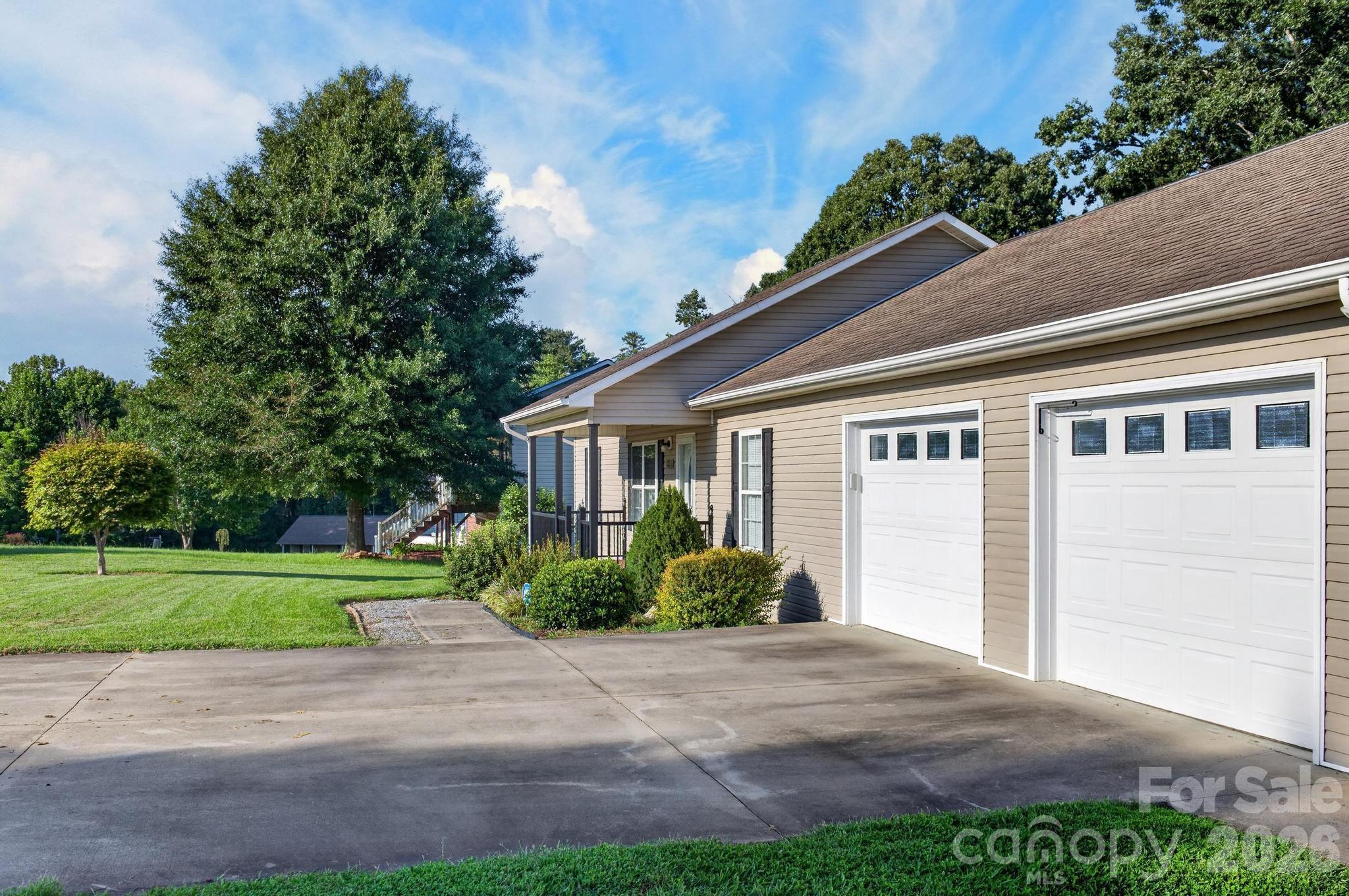 2305 Good Shepard Court — Lenoir