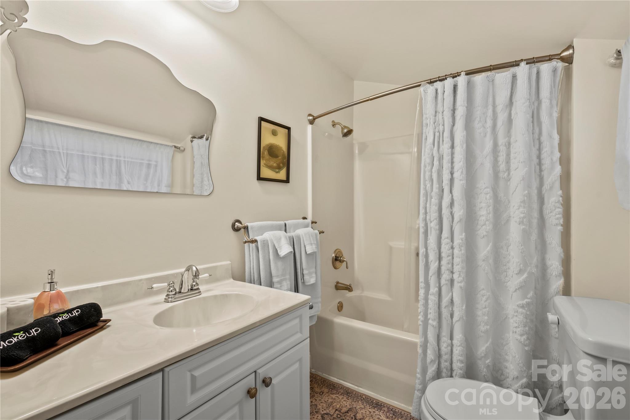 520 Esseola Street — Saluda