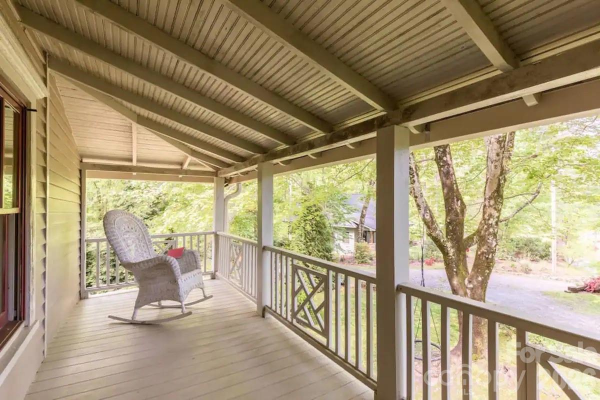 520 Esseola Street — Saluda