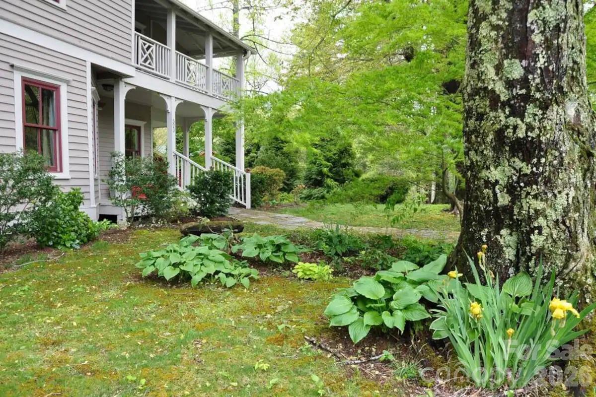 520 Esseola Street — Saluda