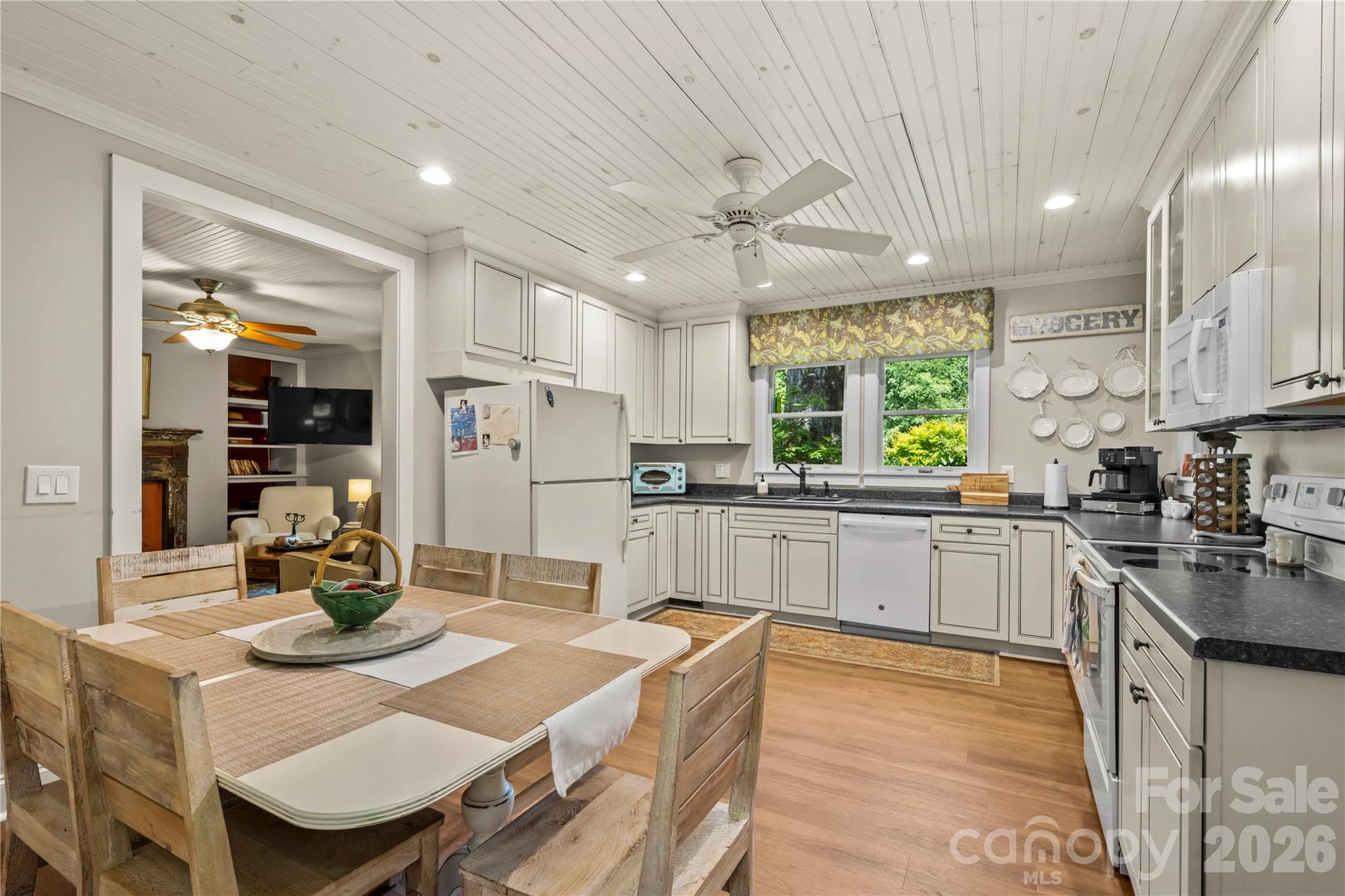 520 Esseola Street — Saluda