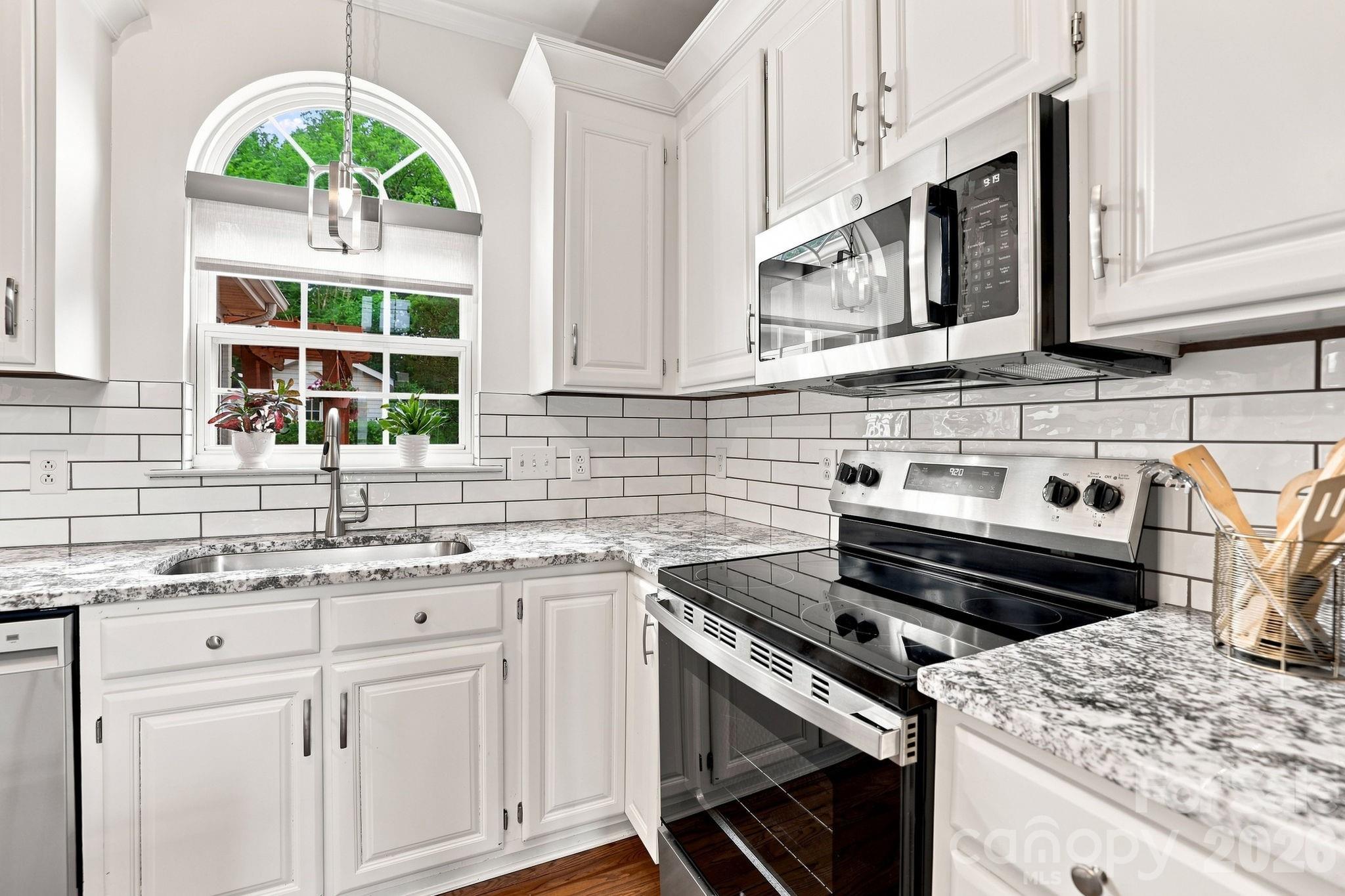 12415 Oakbriar Lane — Charlotte