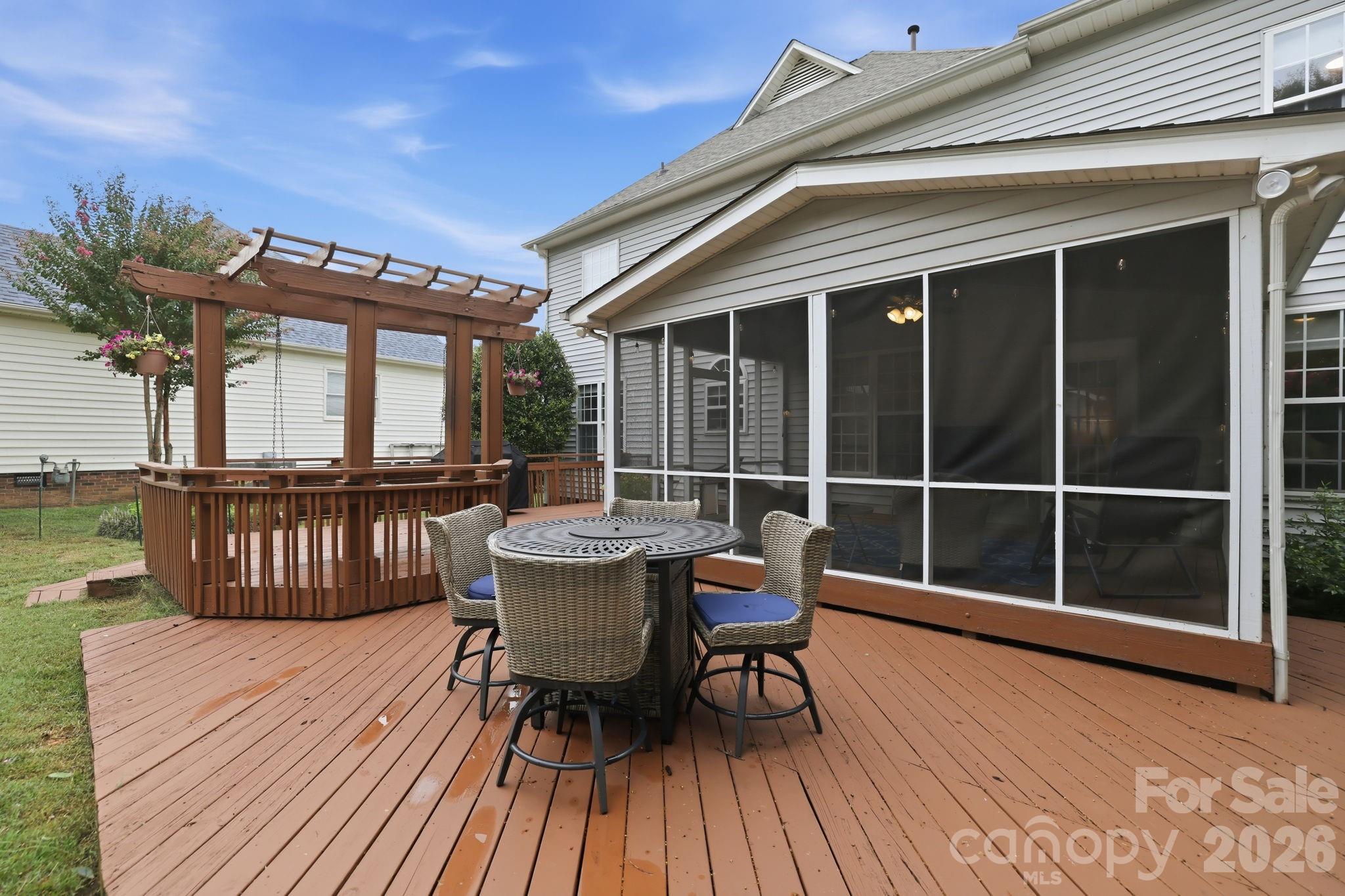 12415 Oakbriar Lane — Charlotte