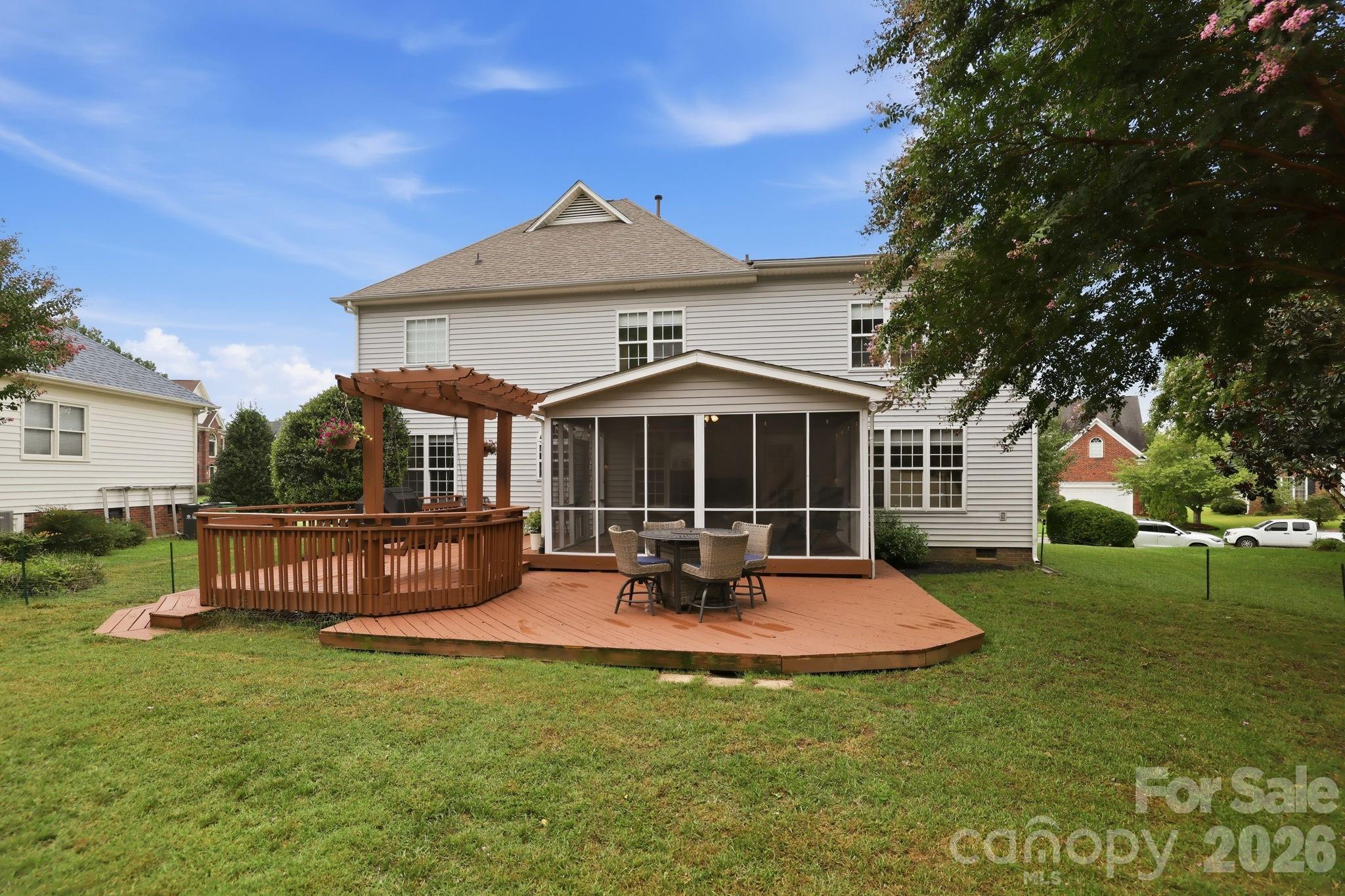 12415 Oakbriar Lane — Charlotte
