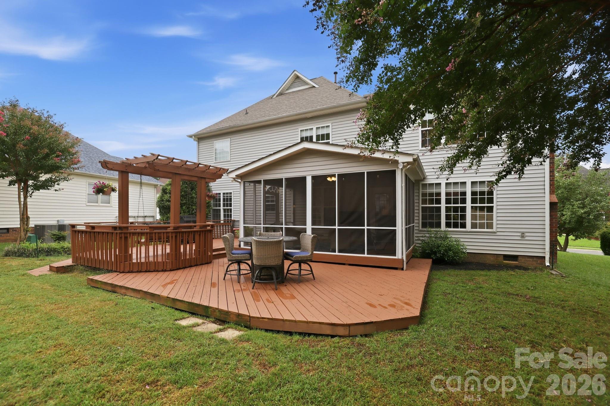 12415 Oakbriar Lane — Charlotte