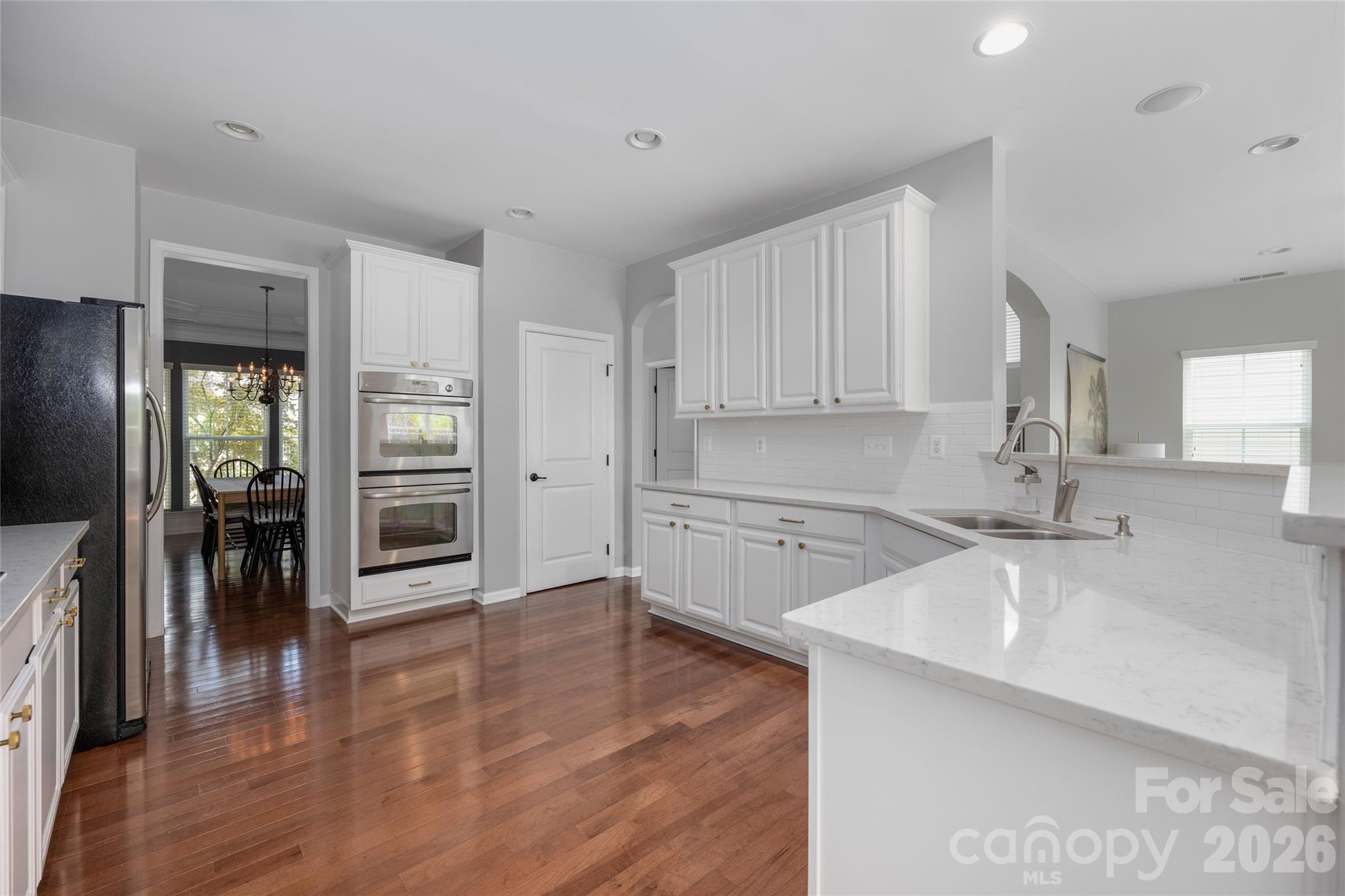 11708 Warfield Avenue — Huntersville