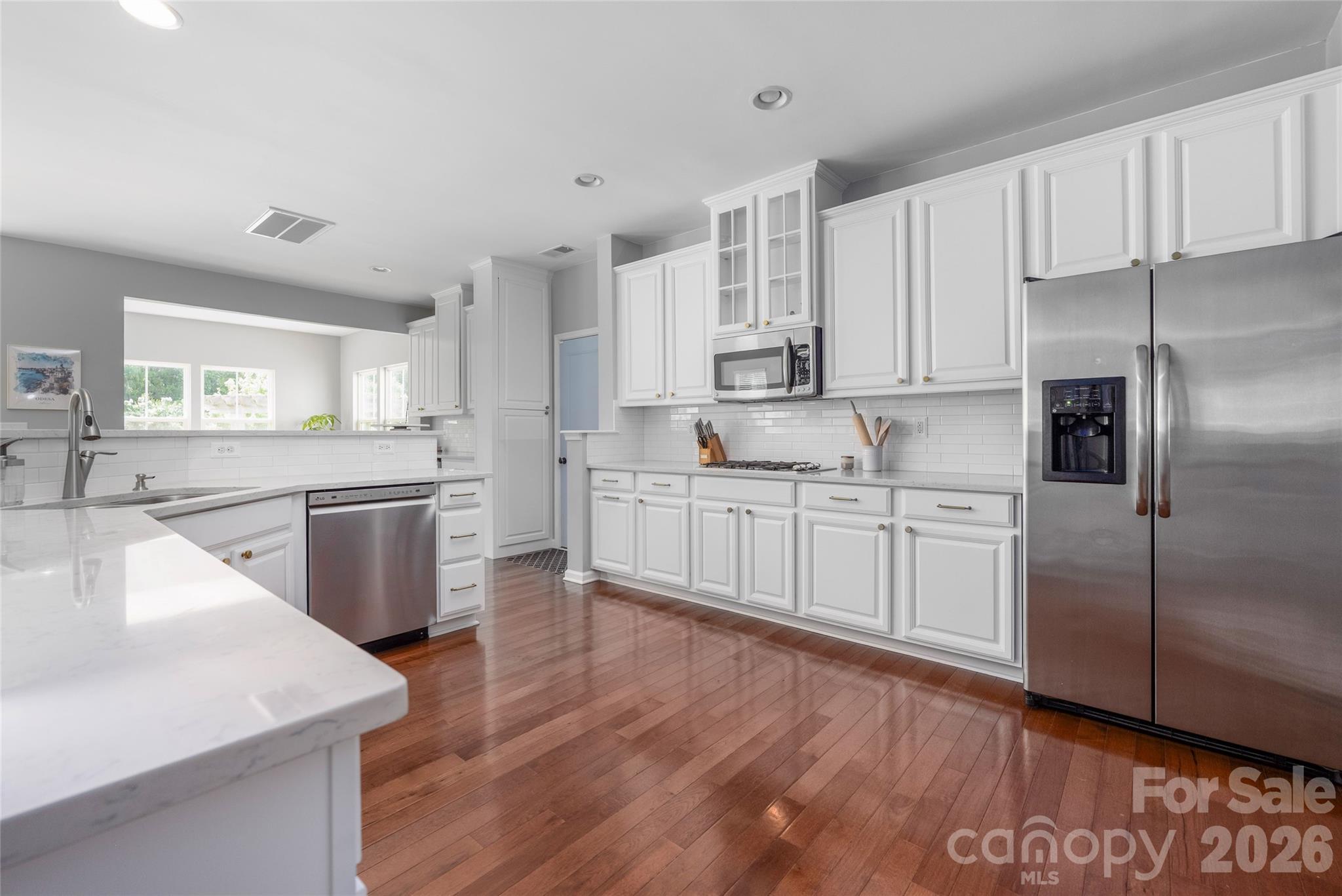 11708 Warfield Avenue — Huntersville