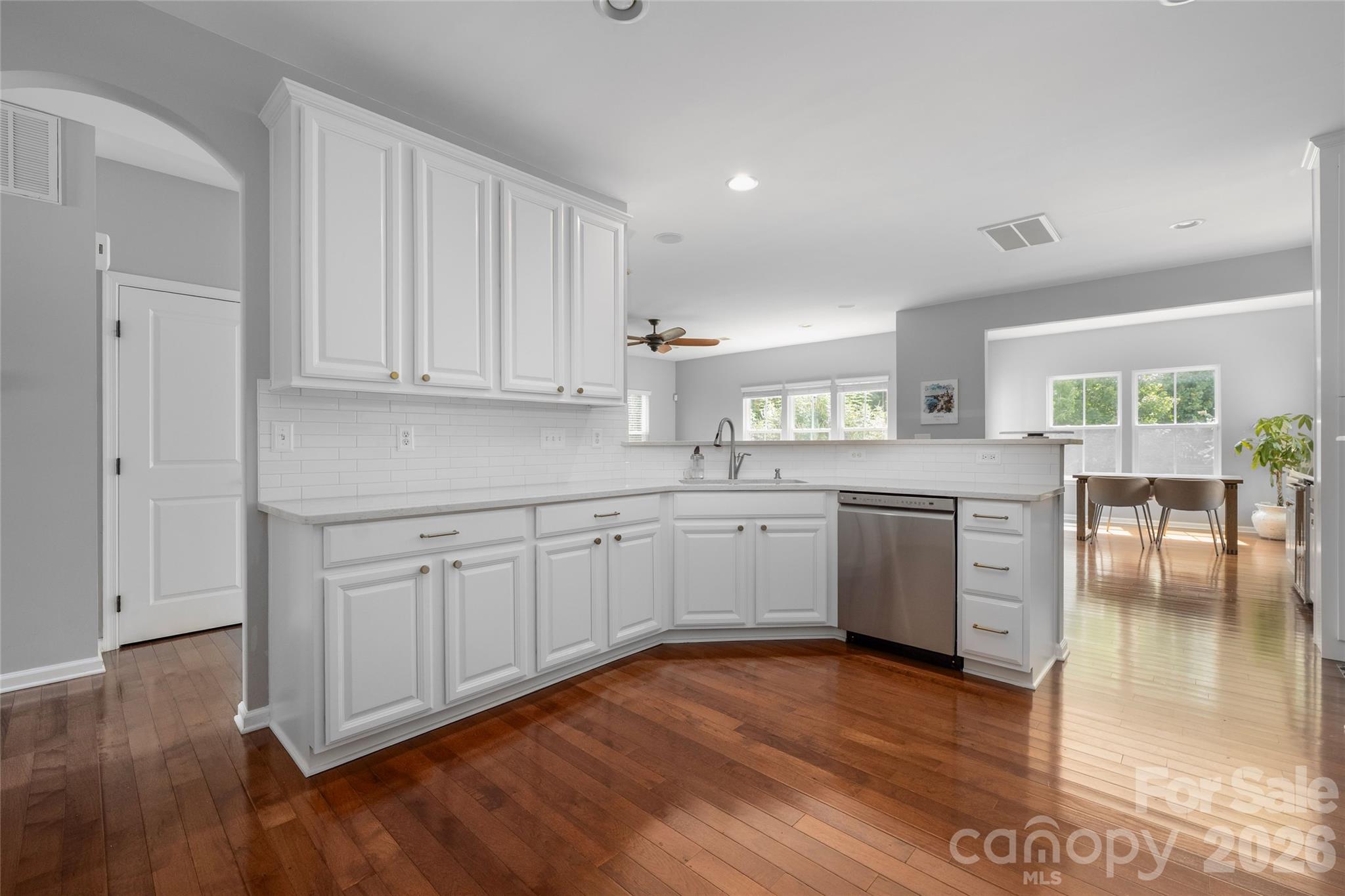 11708 Warfield Avenue — Huntersville