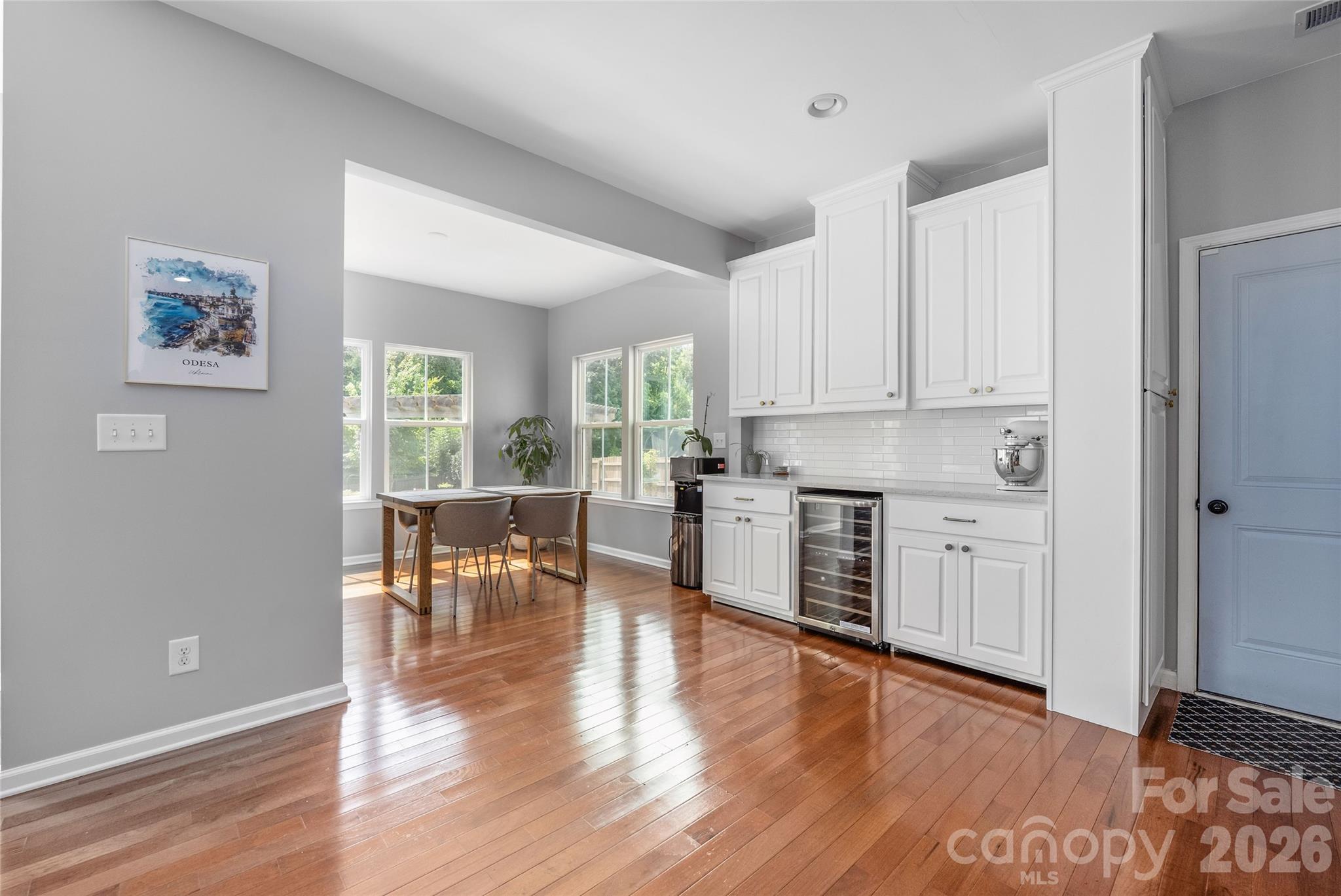 11708 Warfield Avenue — Huntersville