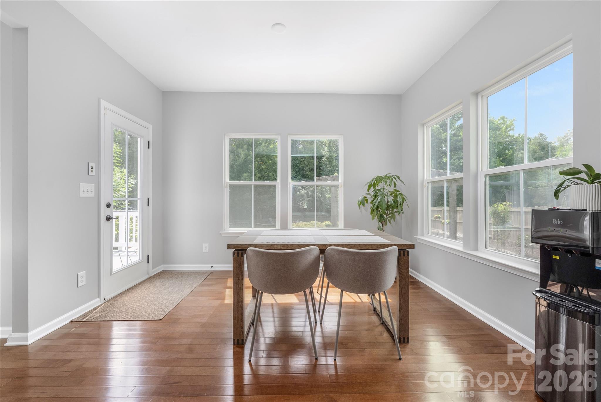11708 Warfield Avenue — Huntersville