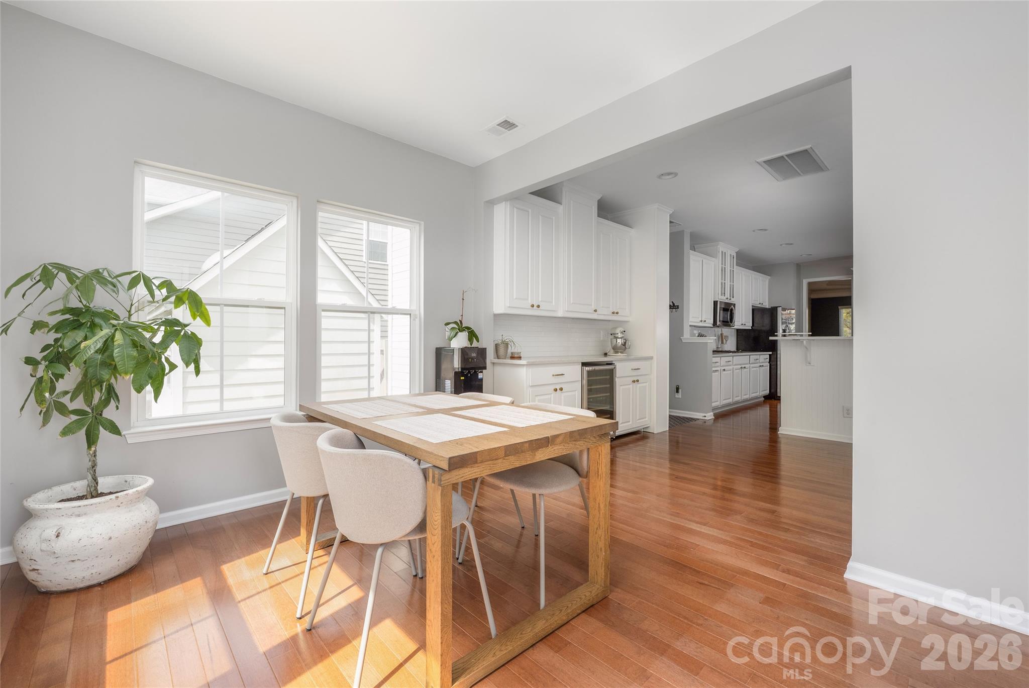 11708 Warfield Avenue — Huntersville