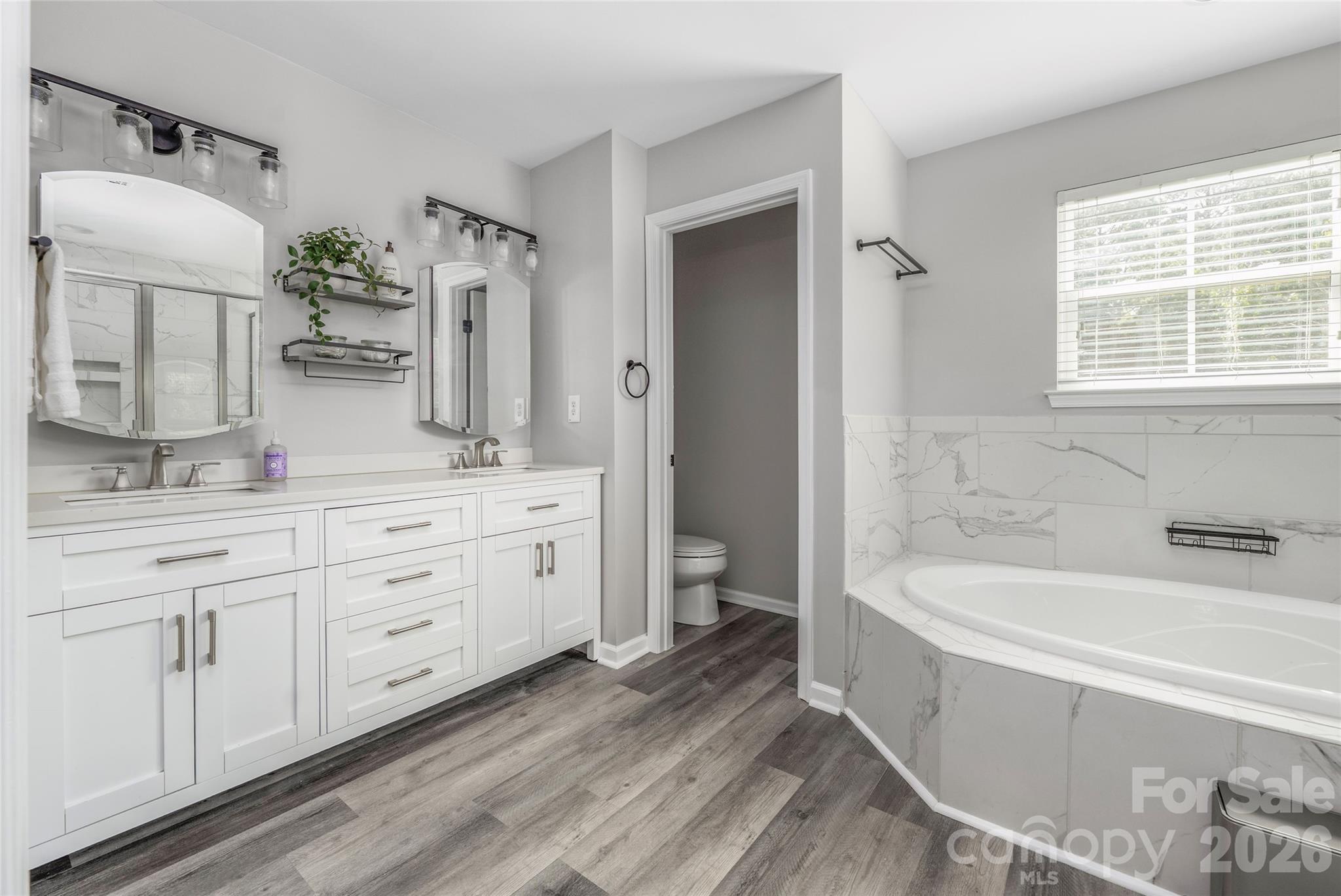 11708 Warfield Avenue — Huntersville
