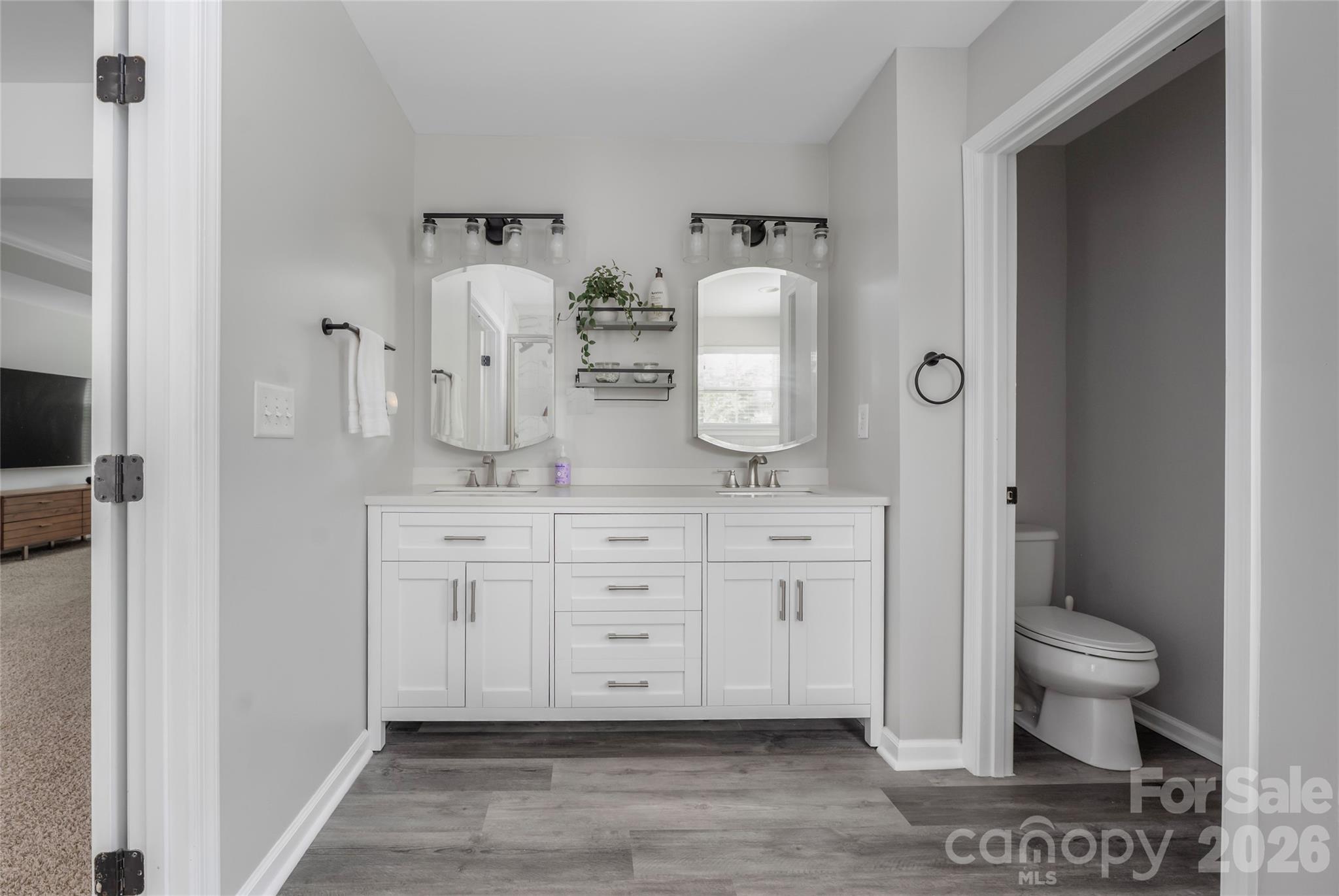 11708 Warfield Avenue — Huntersville