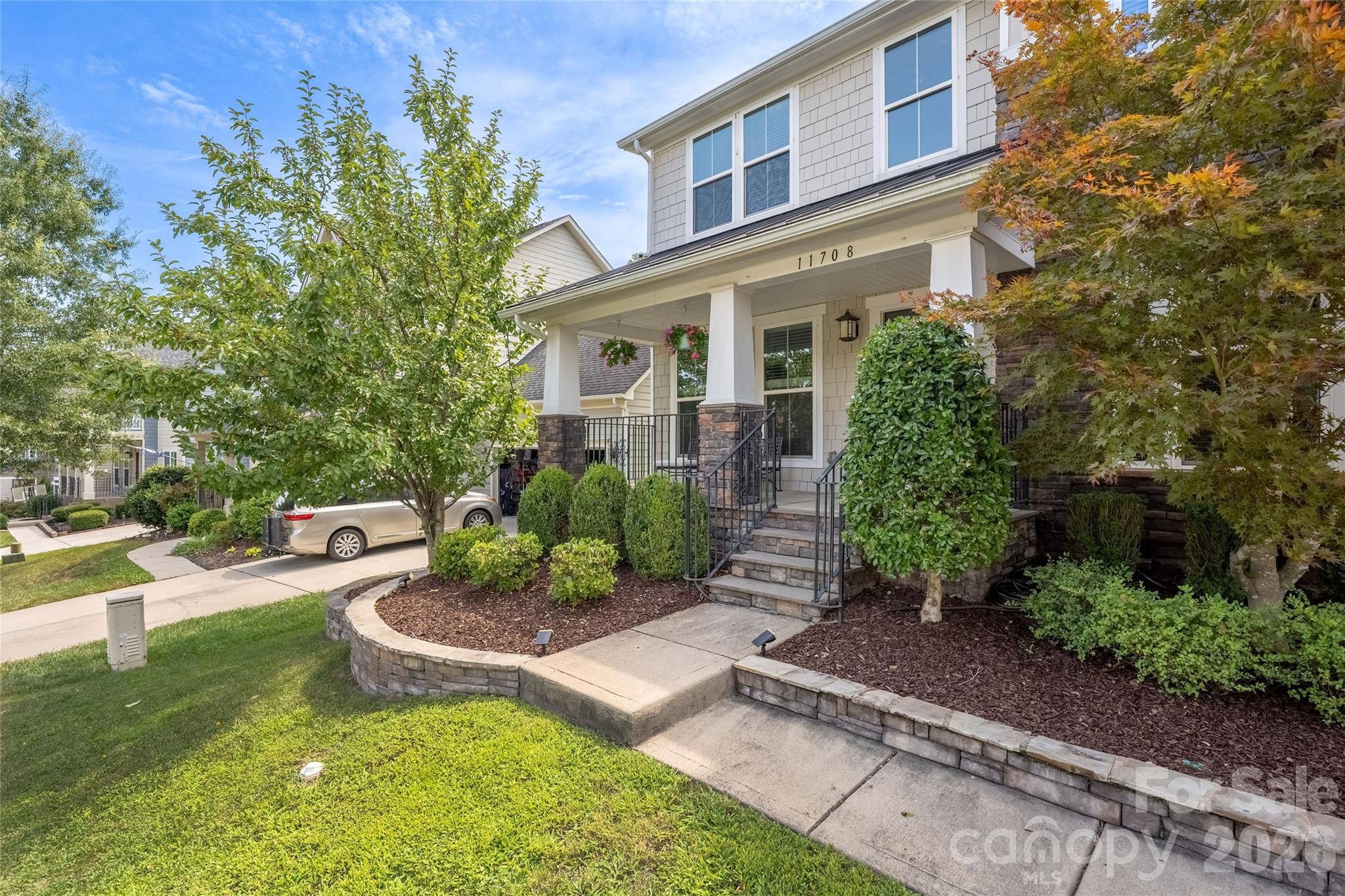 11708 Warfield Avenue — Huntersville