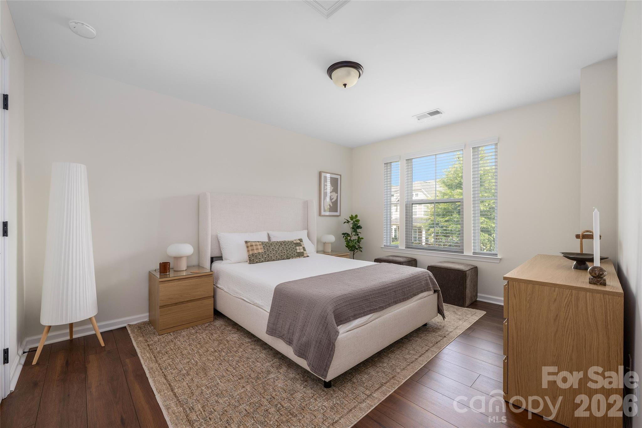 11708 Warfield Avenue — Huntersville