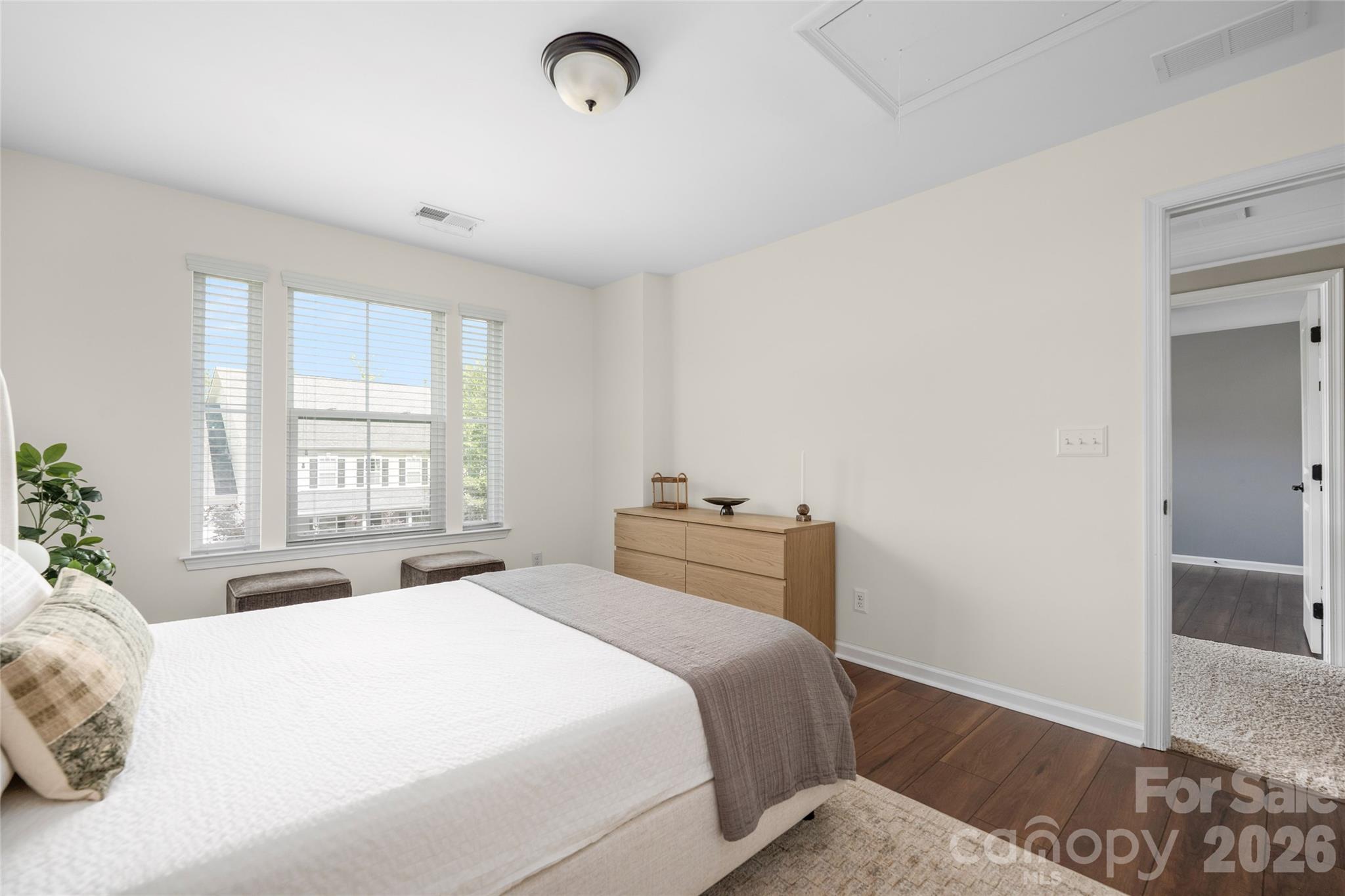 11708 Warfield Avenue — Huntersville