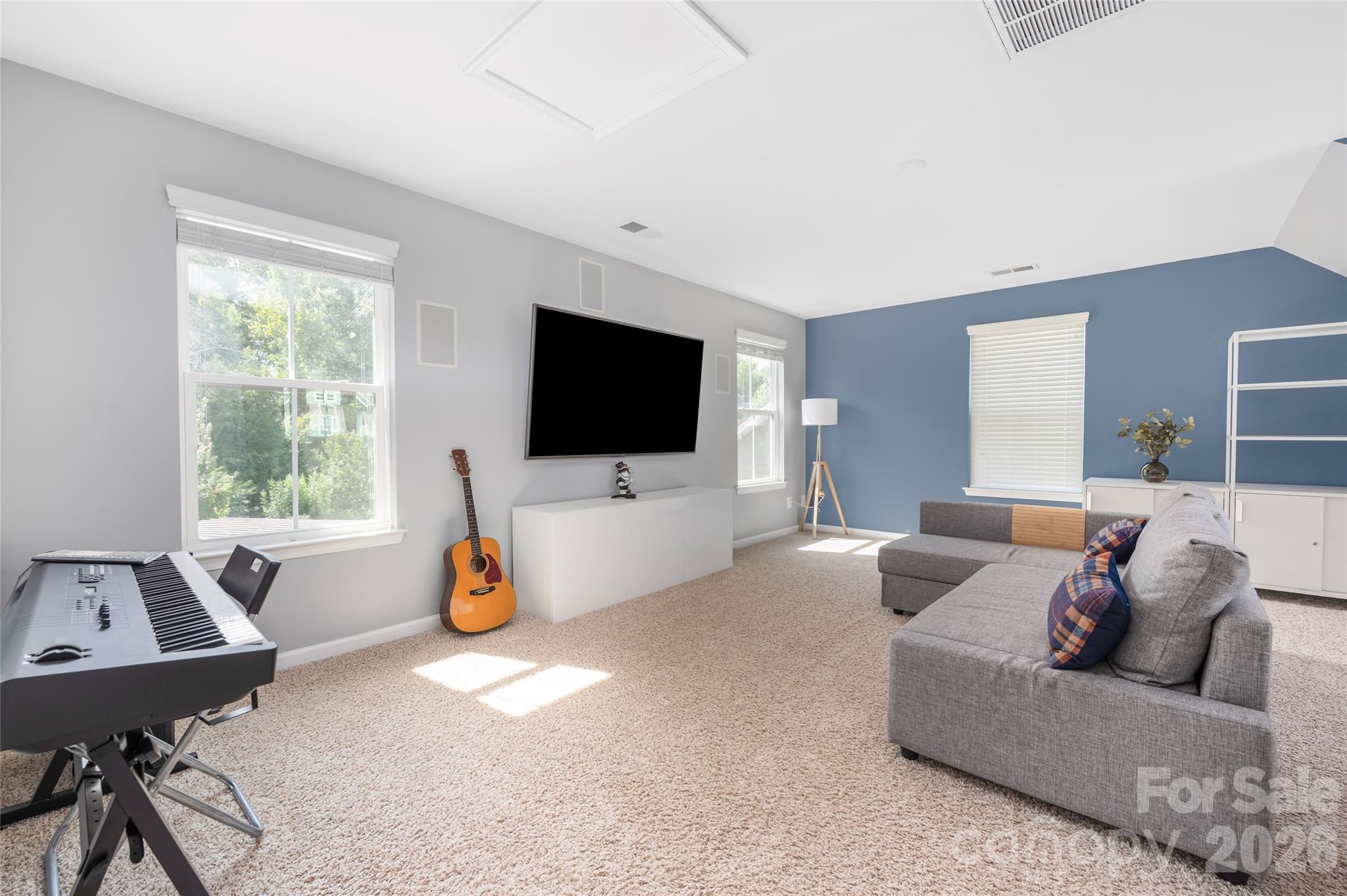 11708 Warfield Avenue — Huntersville