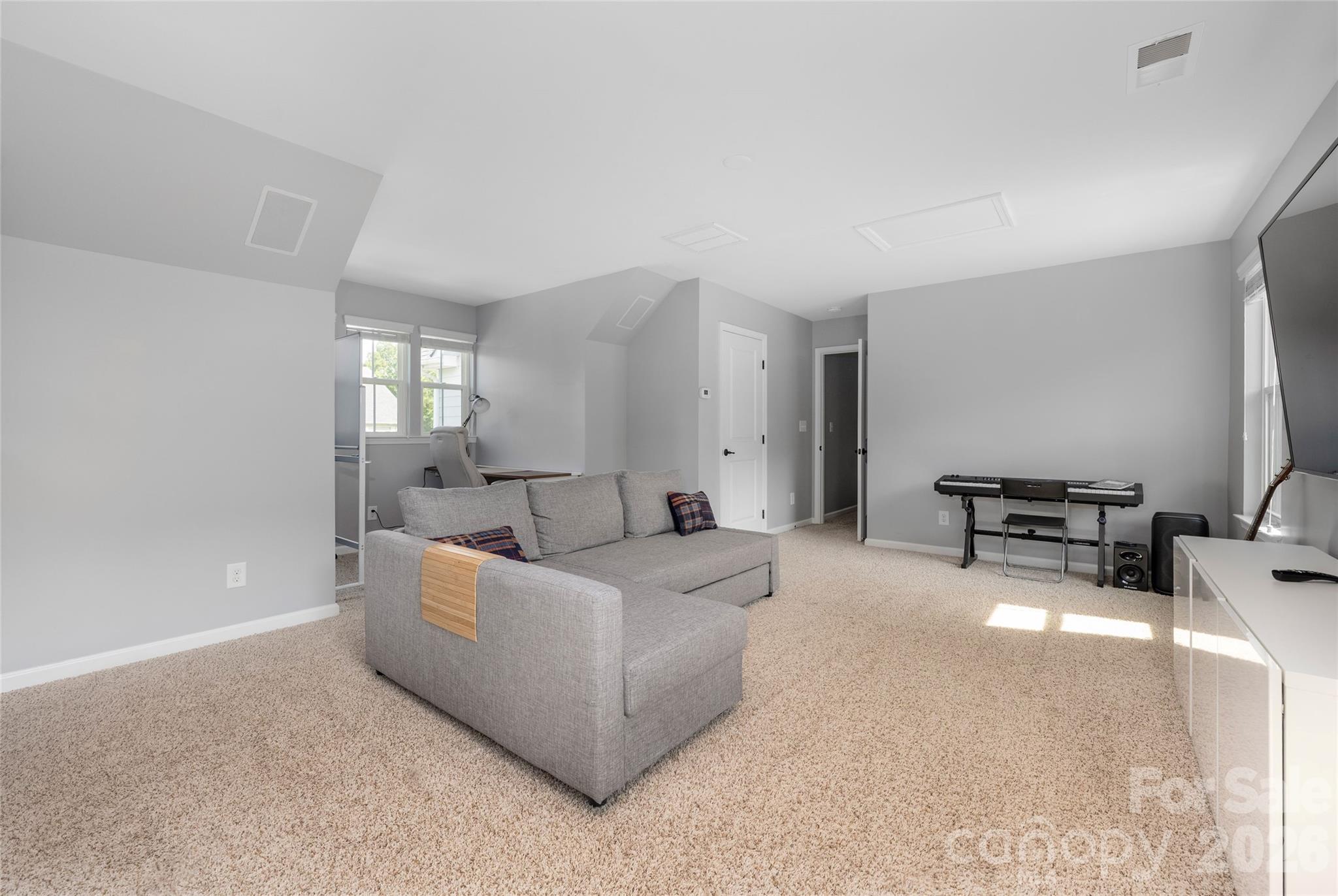 11708 Warfield Avenue — Huntersville