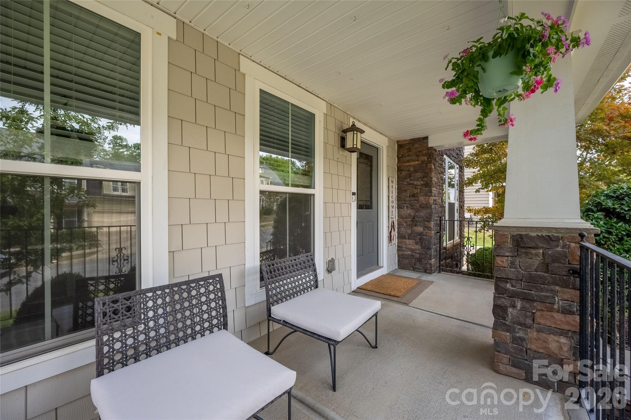 11708 Warfield Avenue — Huntersville