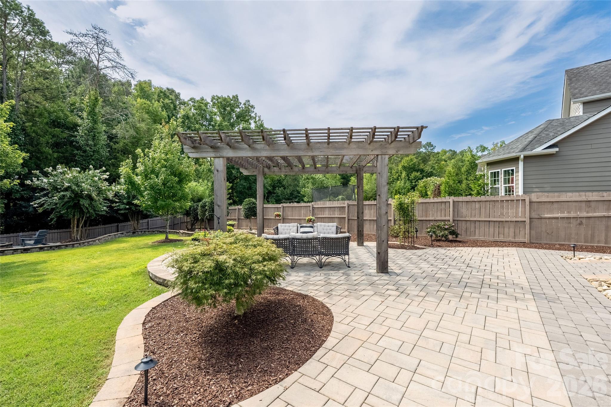 11708 Warfield Avenue — Huntersville