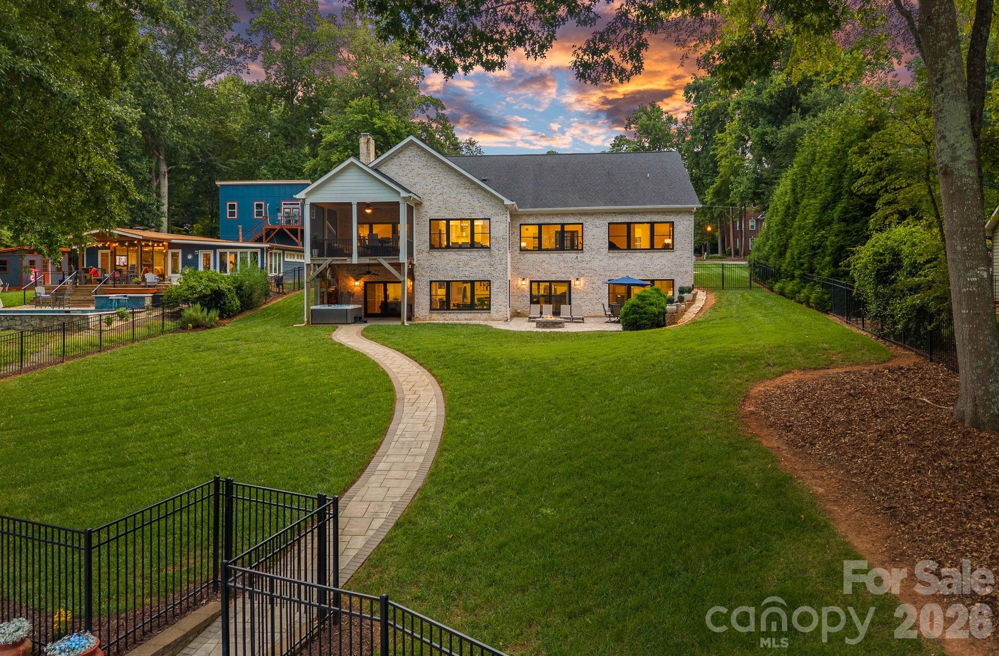 160 Malibu Road — Mooresville
