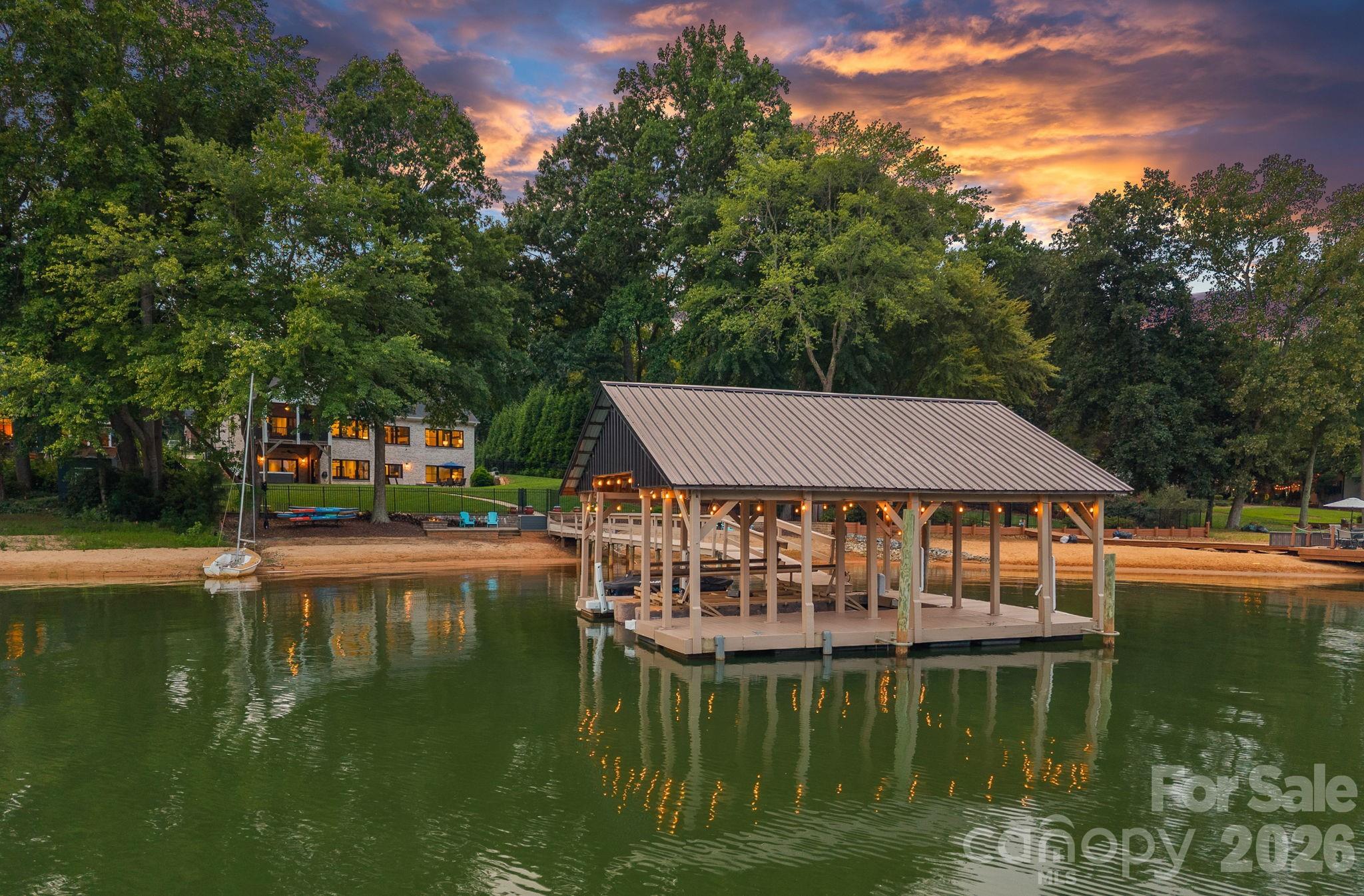 160 Malibu Road — Mooresville