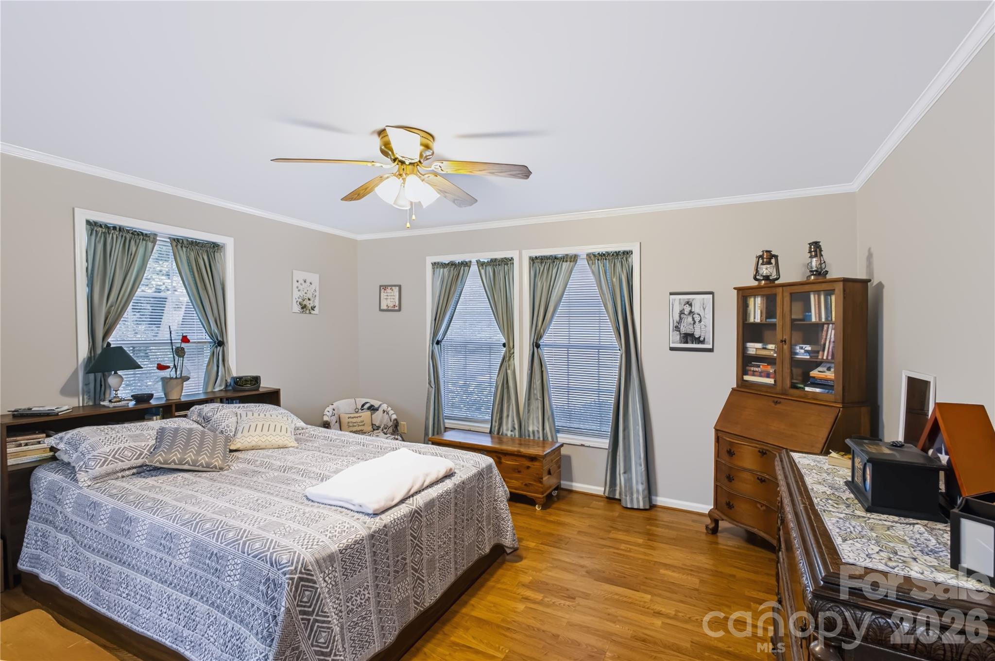 8137 Rowe Street — Catawba