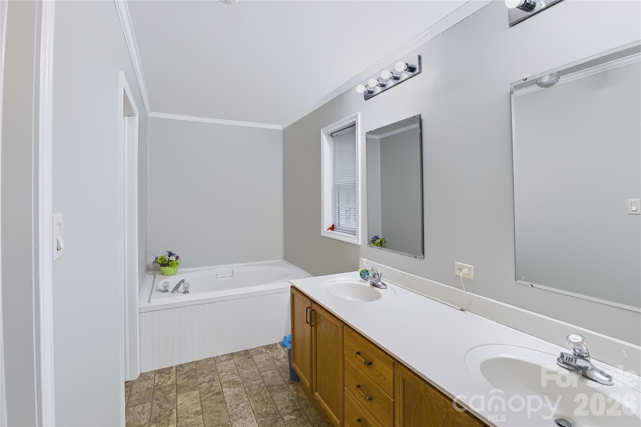 8137 Rowe Street — Catawba