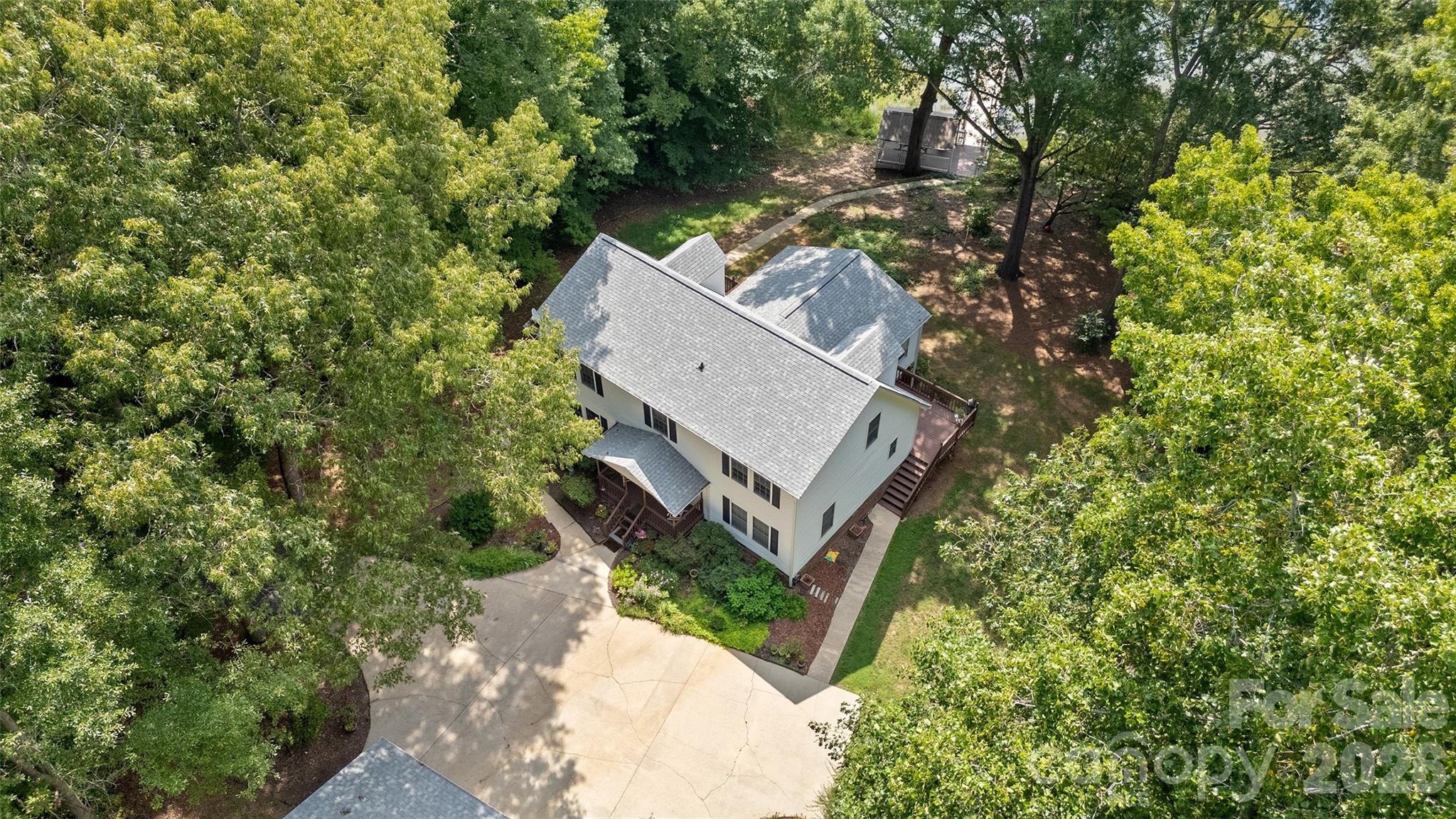 8137 Rowe Street — Catawba