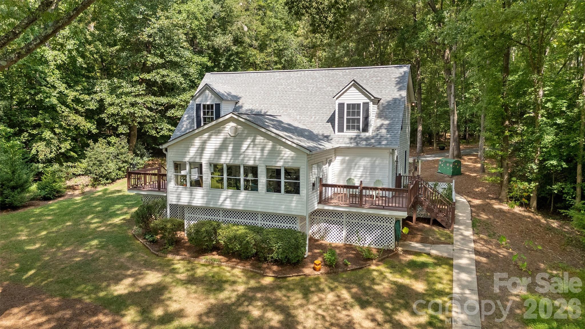 8137 Rowe Street — Catawba