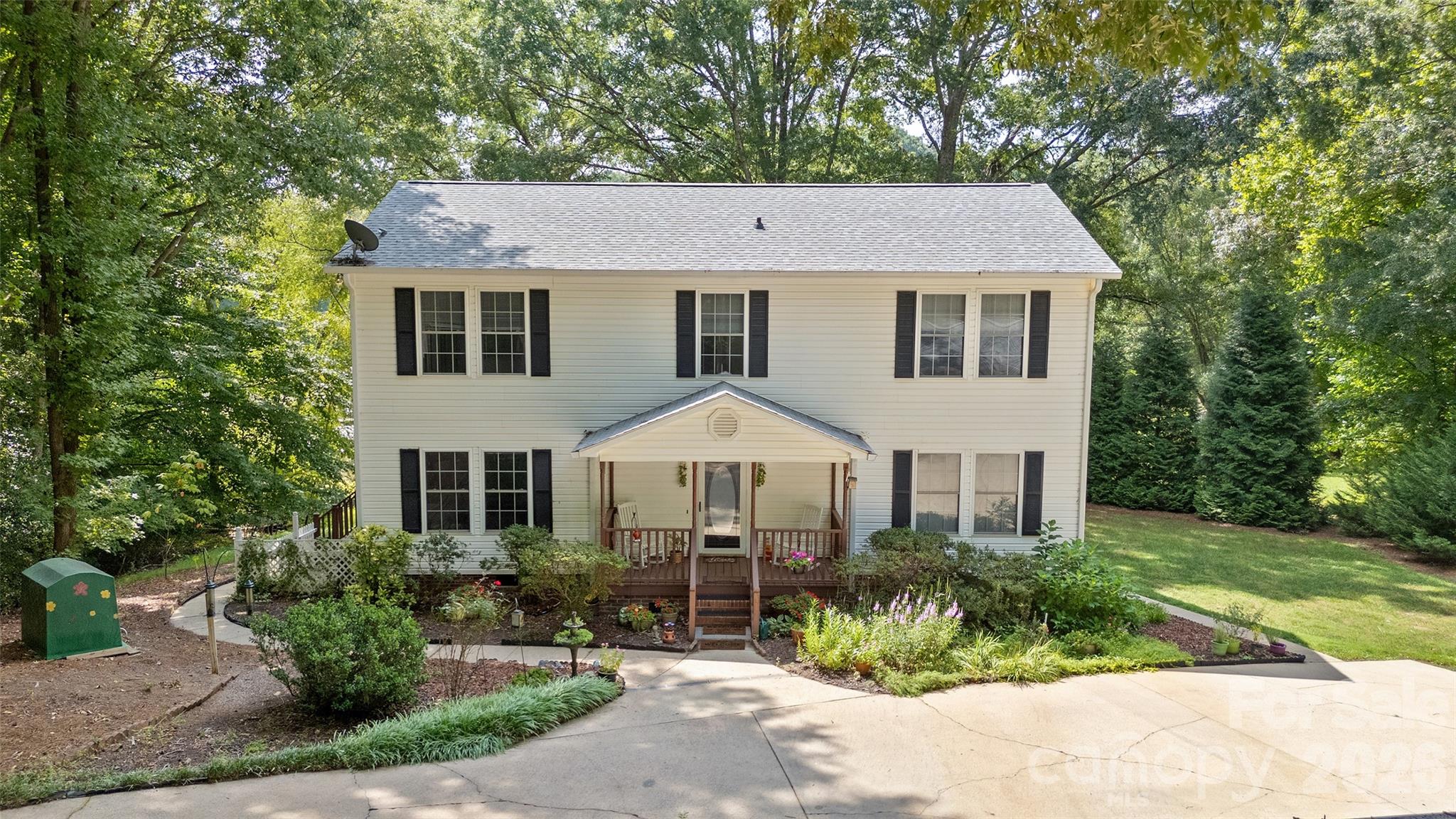 8137 Rowe Street — Catawba
