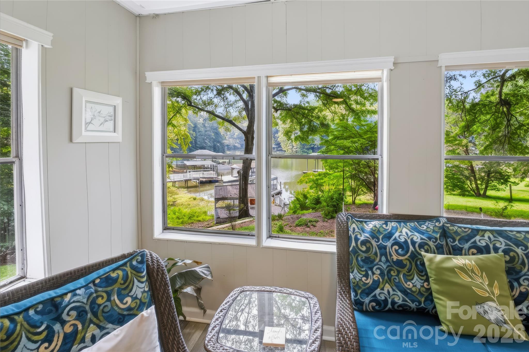 8137 Rowe Street — Catawba