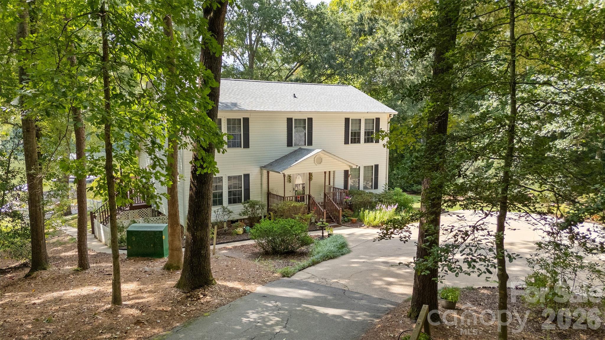 8137 Rowe Street — Catawba