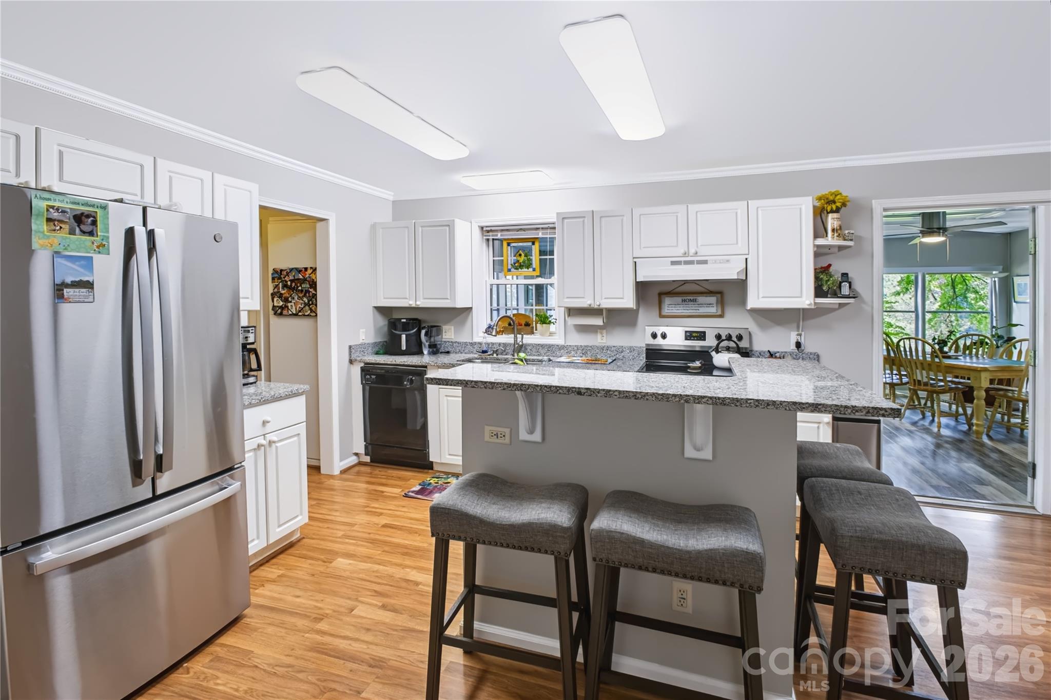 8137 Rowe Street — Catawba