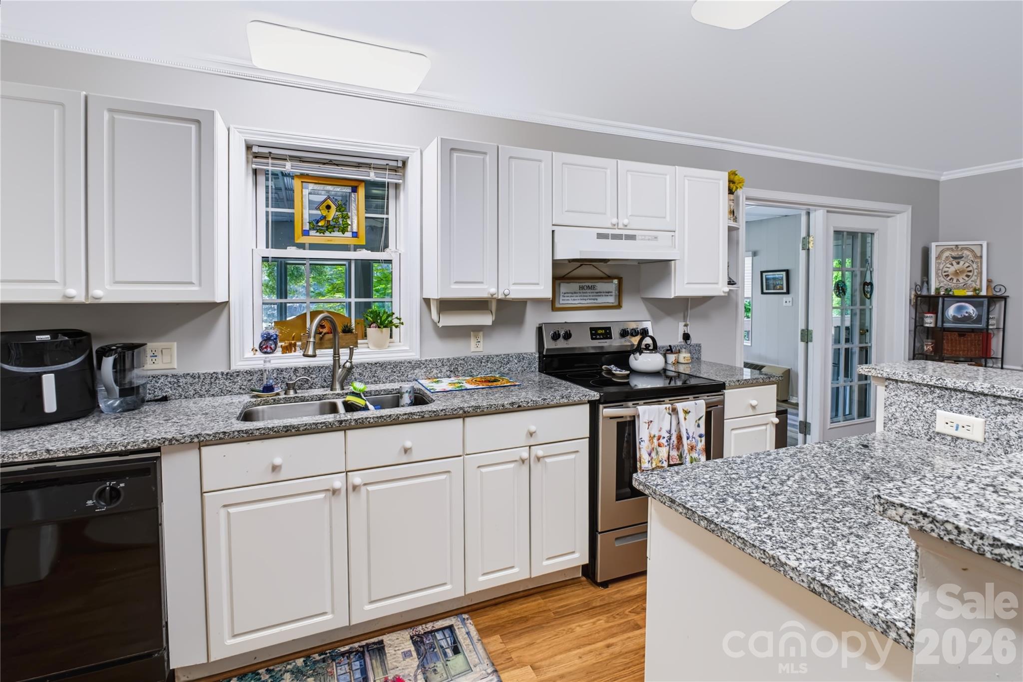 8137 Rowe Street — Catawba