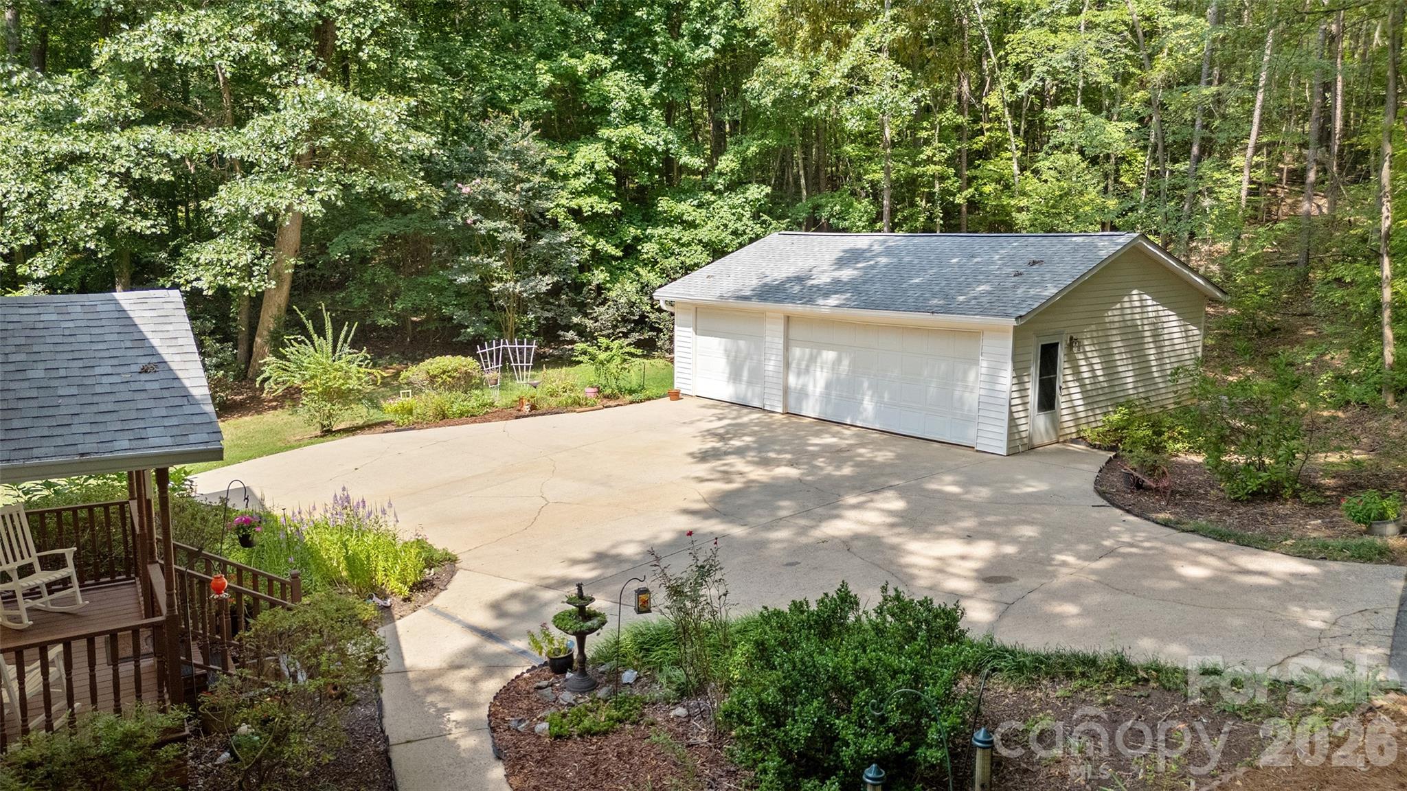 8137 Rowe Street — Catawba