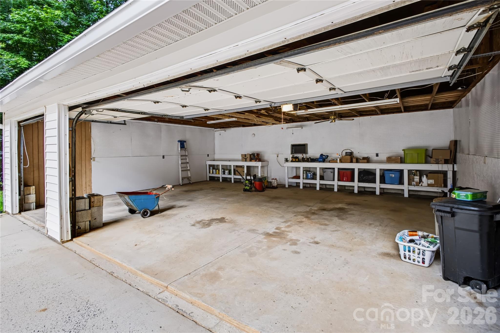 8137 Rowe Street — Catawba