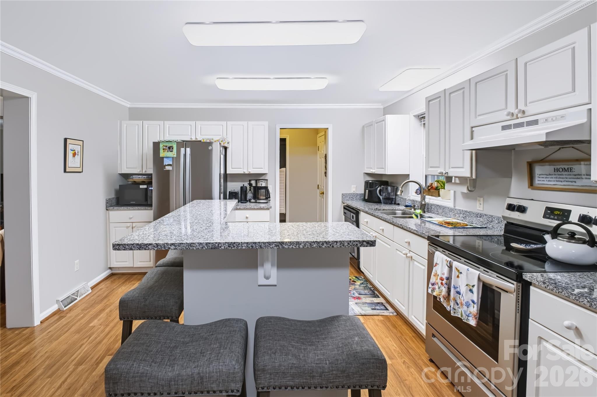 8137 Rowe Street — Catawba