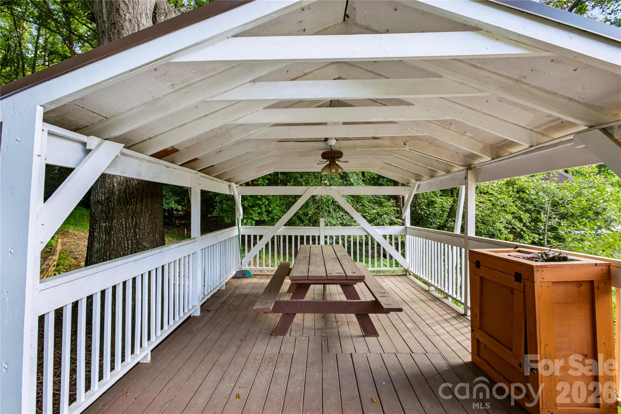 8137 Rowe Street — Catawba