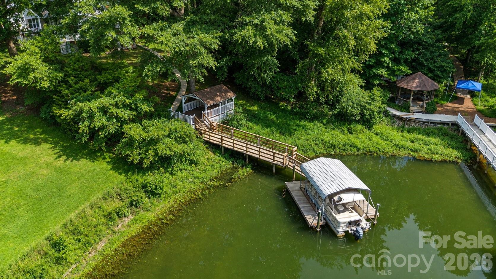 8137 Rowe Street — Catawba